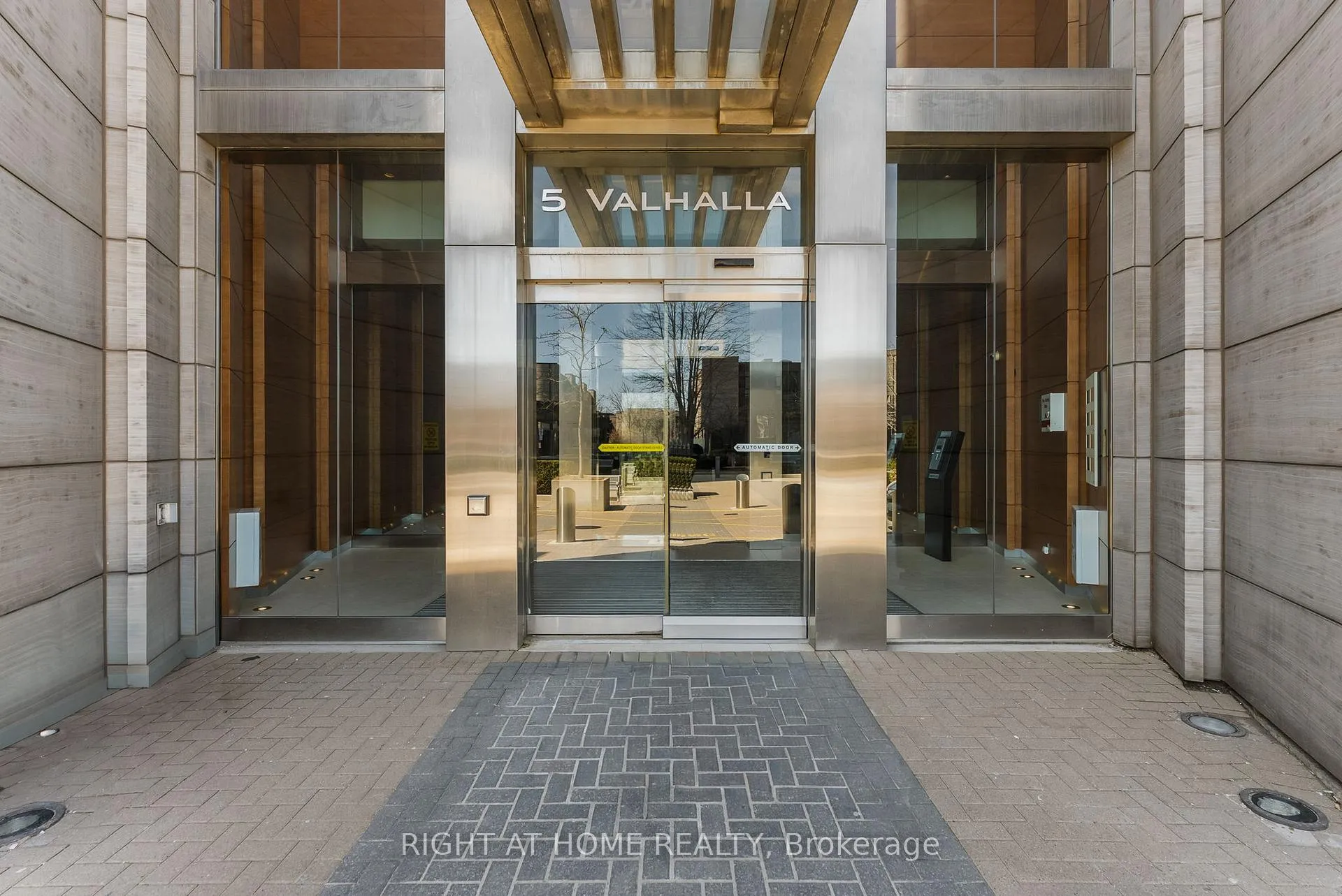 Photo 2 of Unit 2801, 5 Valhalla Inn Road, Etobicoke, Islington-City Centre West — HOMEH