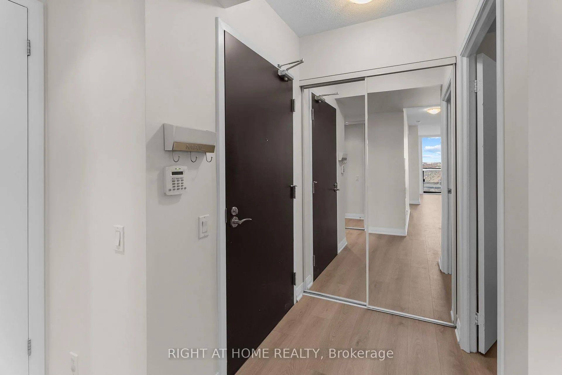 Photo 4 of Unit 2801, 5 Valhalla Inn Road, Etobicoke, Islington-City Centre West — HOMEH