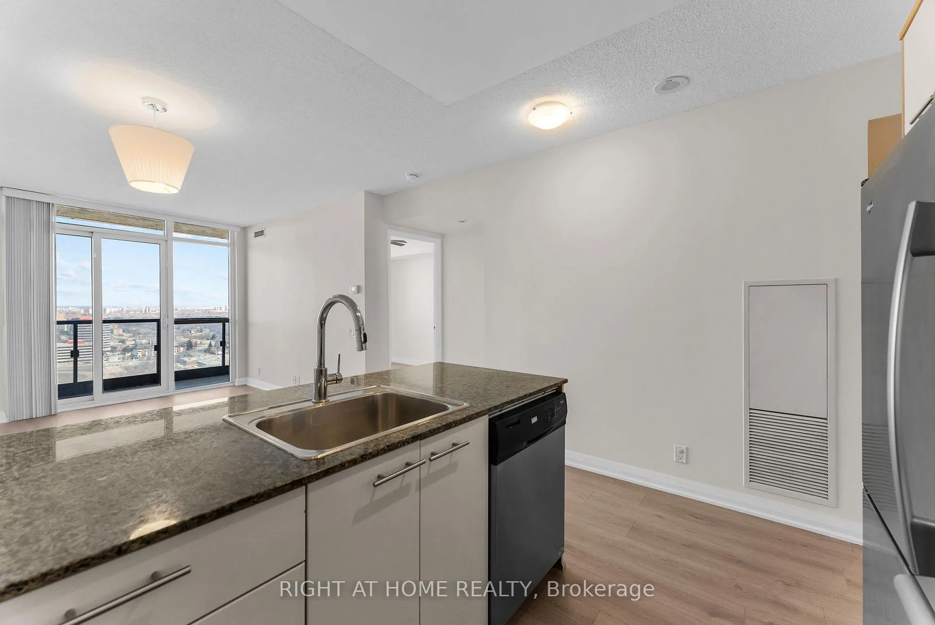 Photo 8 of Unit 2801, 5 Valhalla Inn Road, Etobicoke, Islington-City Centre West — HOMEH
