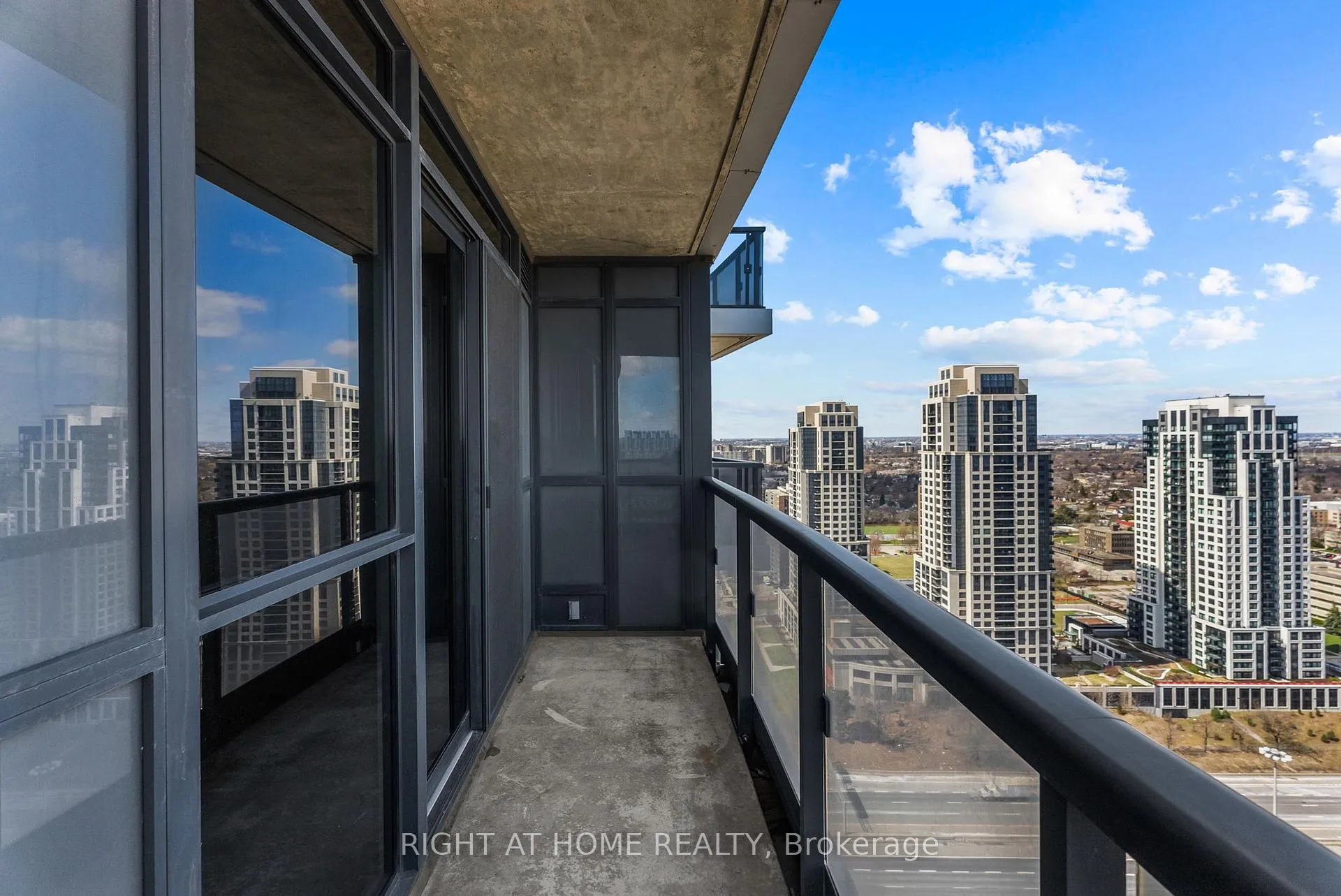 Photo 15 of Unit 2801, 5 Valhalla Inn Road, Etobicoke, Islington-City Centre West — HOMEH