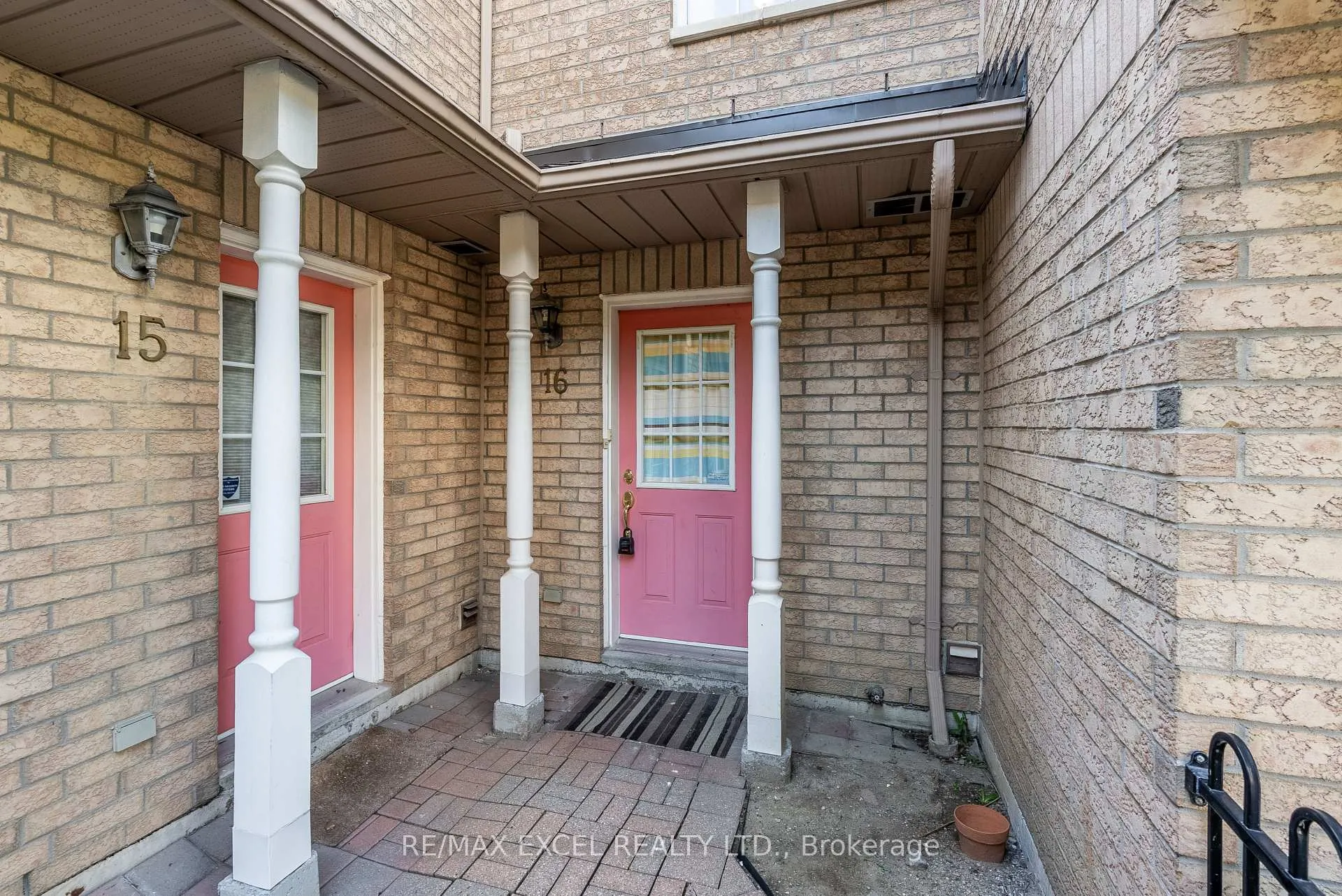 Photo 3 of Unit 16, 23 St Moritz Way, Markham, Unionville — HOMEH