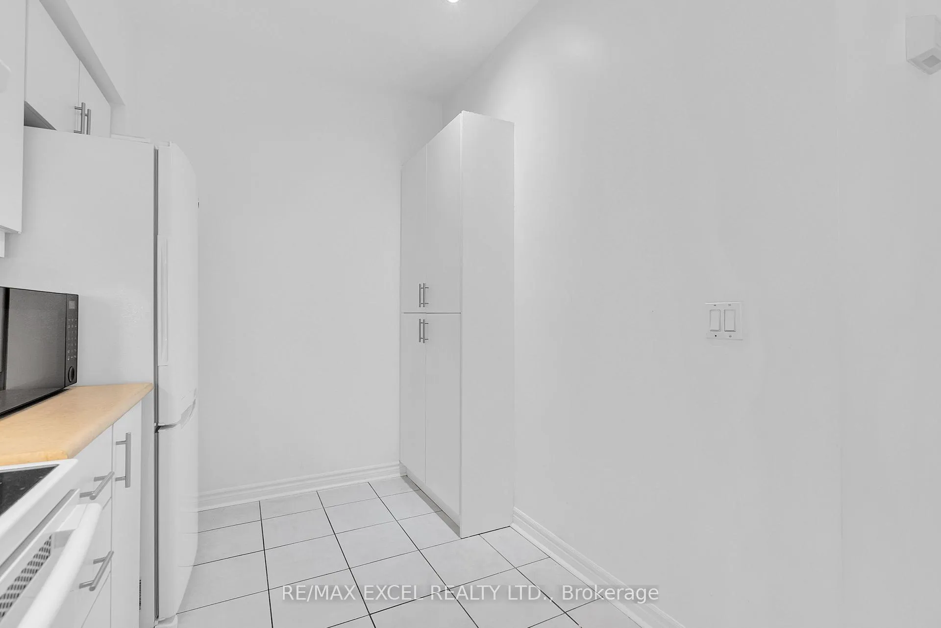 Photo 9 of Unit 16, 23 St Moritz Way, Markham, Unionville — HOMEH