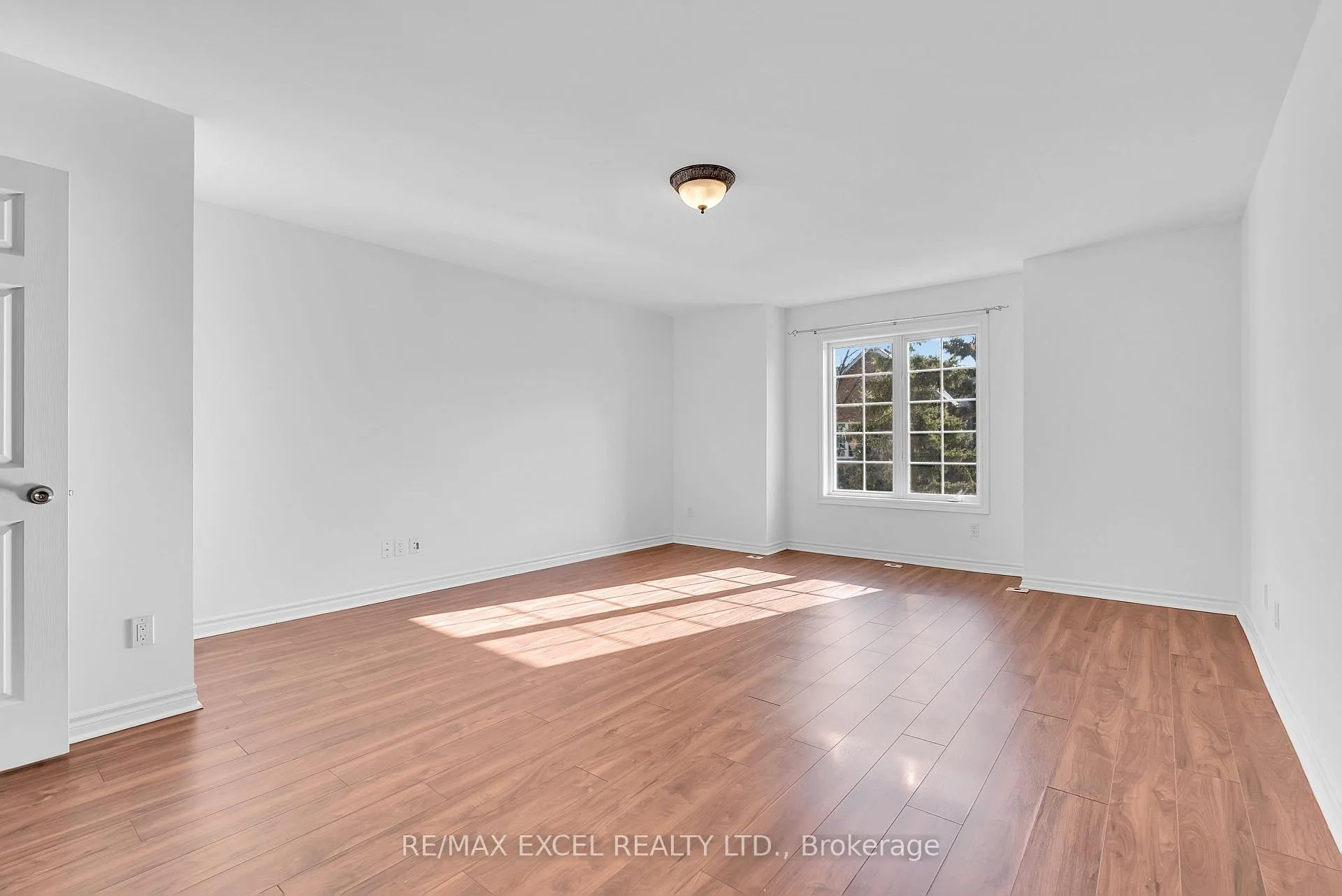 Photo 12 of Unit 16, 23 St Moritz Way, Markham, Unionville — HOMEH