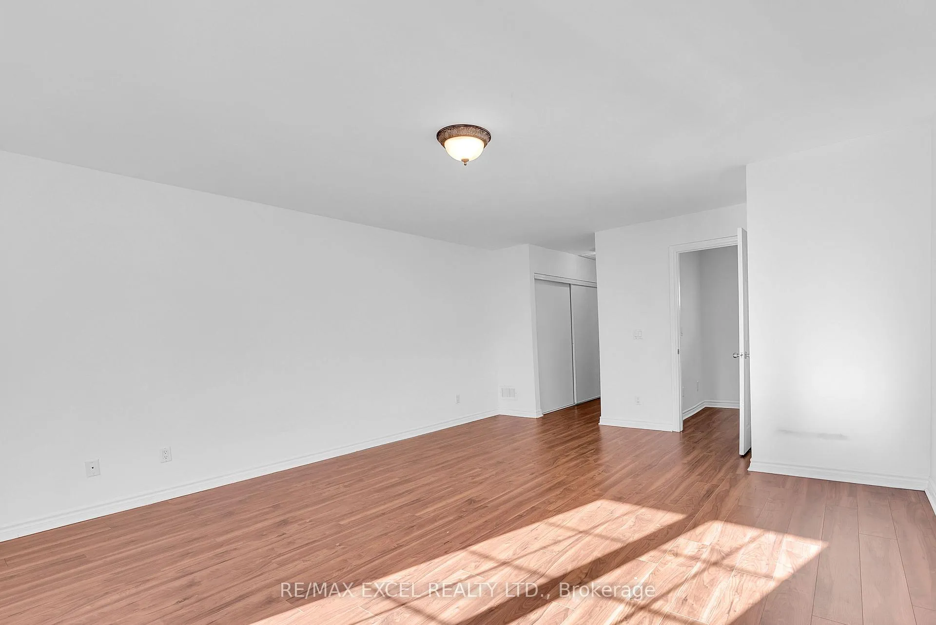 Photo 13 of Unit 16, 23 St Moritz Way, Markham, Unionville — HOMEH