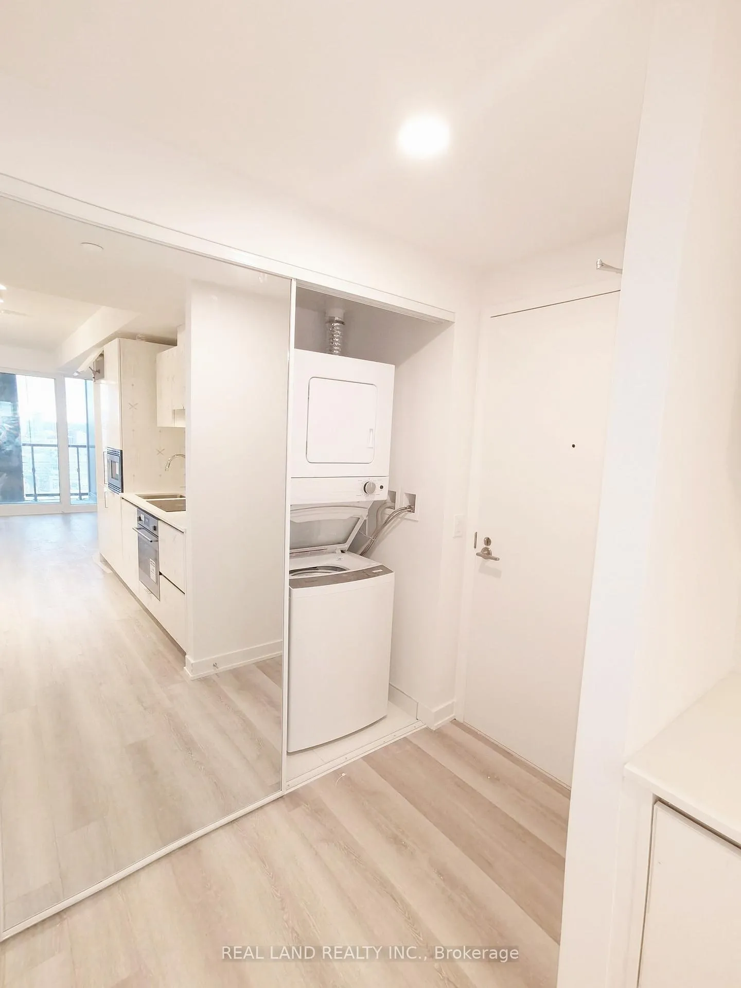 Photo 4 of Unit 3210, 238 Simcoe Street, Toronto, University — HOMEH