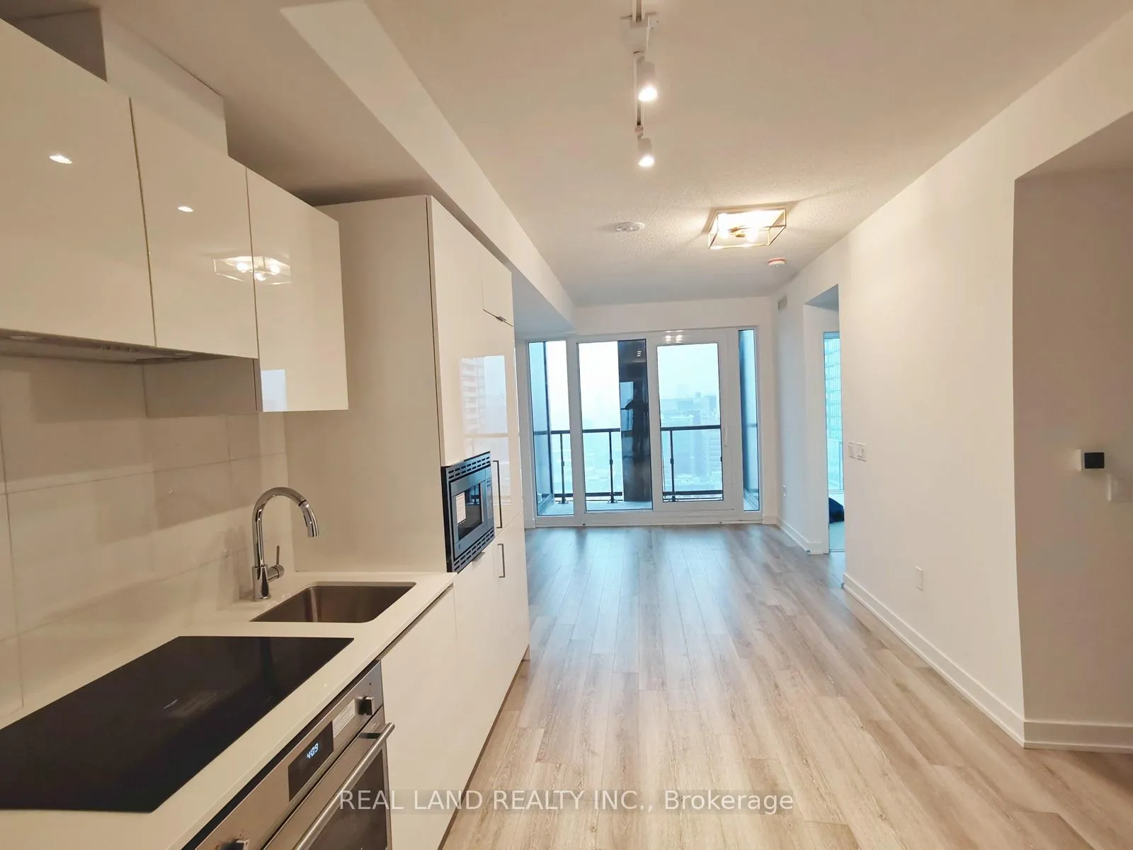 Photo 5 of Unit 3210, 238 Simcoe Street, Toronto, University — HOMEH