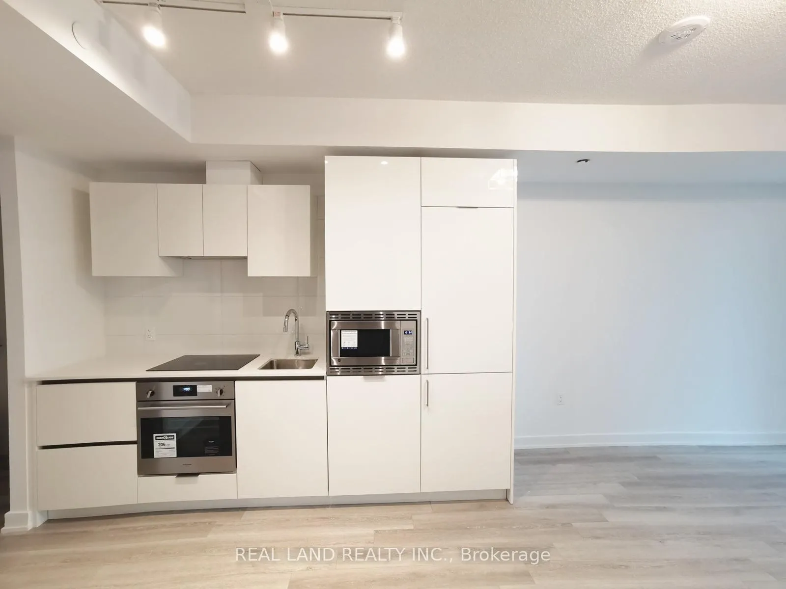 Photo 6 of Unit 3210, 238 Simcoe Street, Toronto, University — HOMEH
