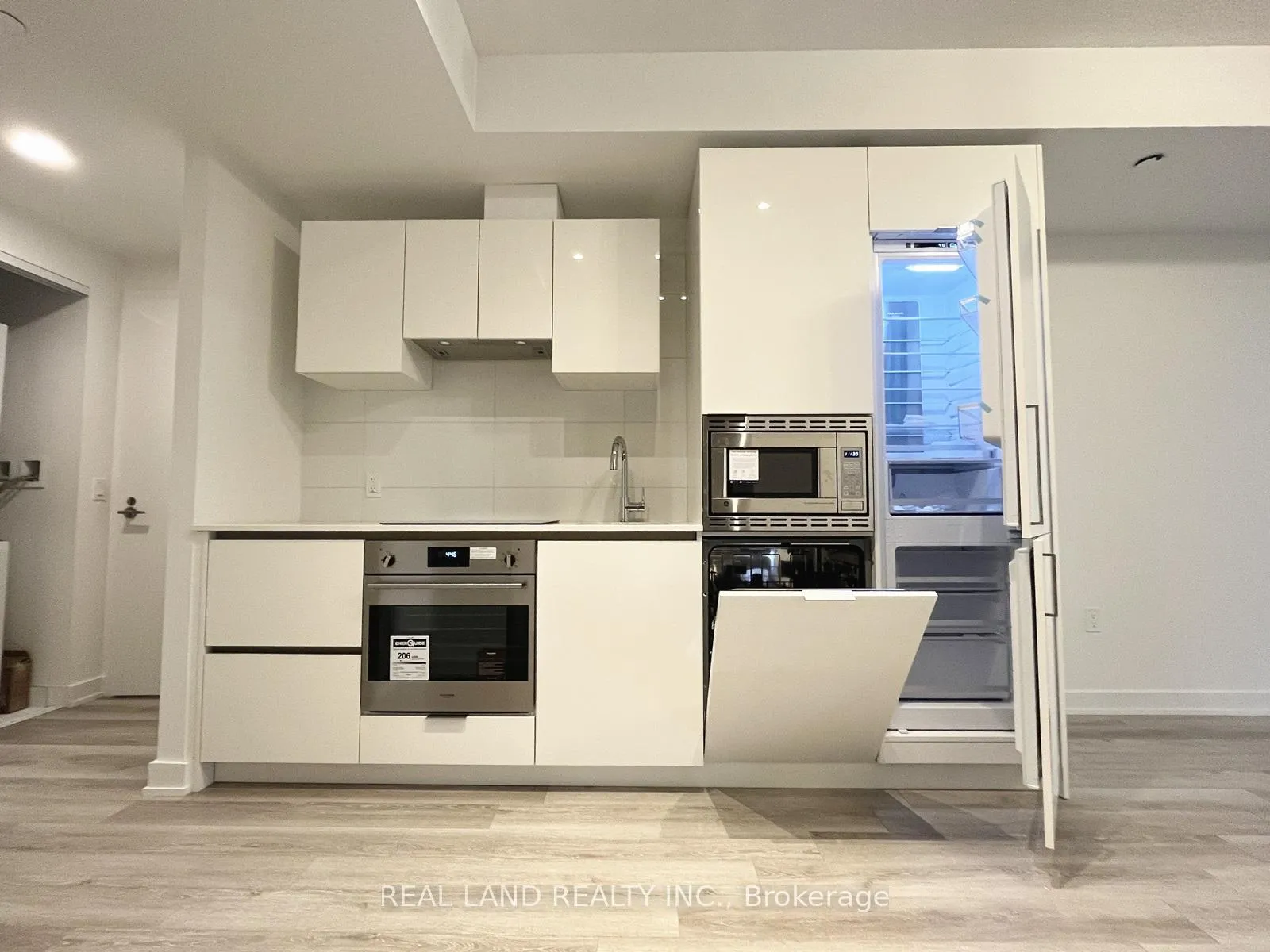 Photo 7 of Unit 3210, 238 Simcoe Street, Toronto, University — HOMEH