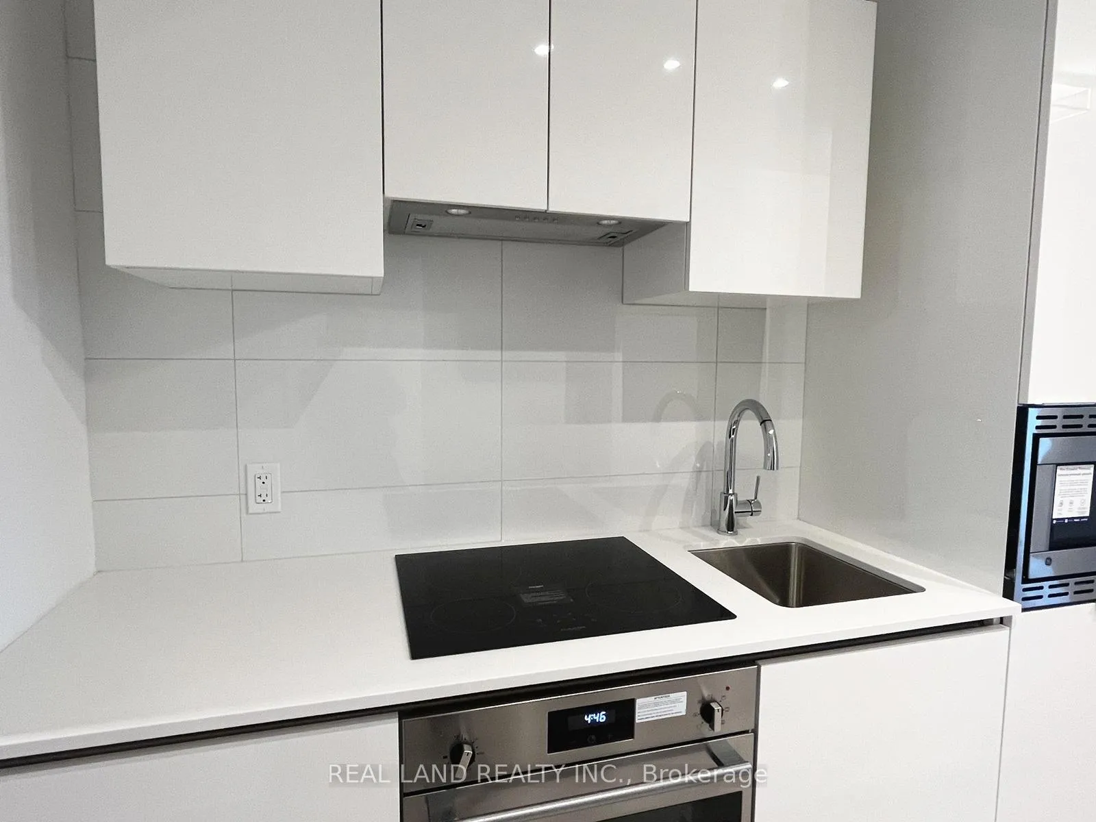 Photo 8 of Unit 3210, 238 Simcoe Street, Toronto, University — HOMEH