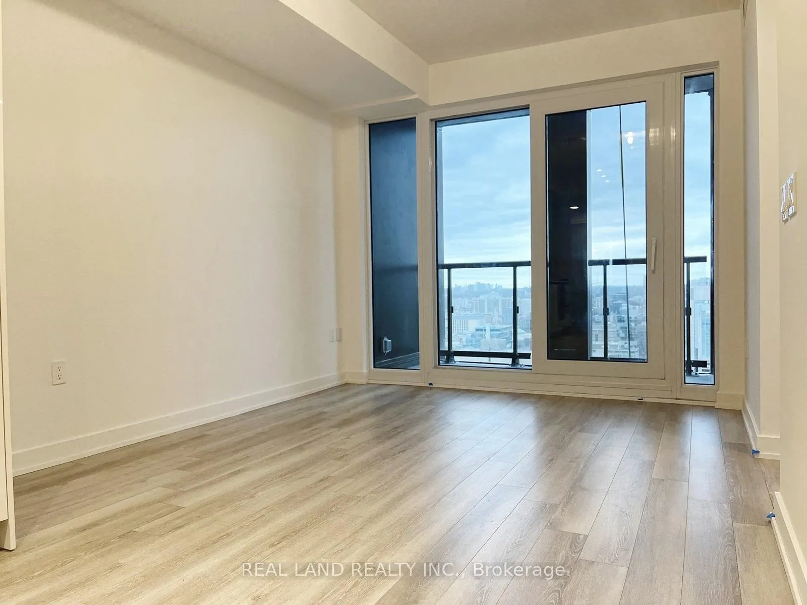 Photo 9 of Unit 3210, 238 Simcoe Street, Toronto, University — HOMEH