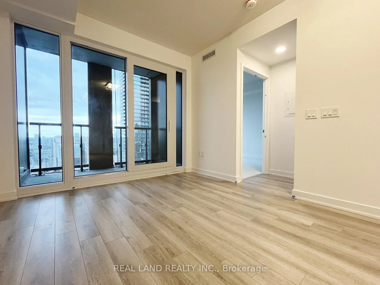 Photo 10 of Unit 3210, 238 Simcoe Street, Toronto, University — HOMEH
