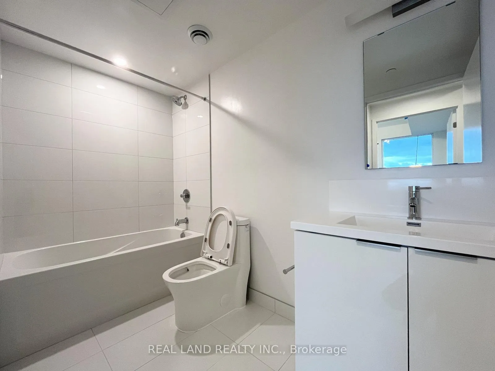 Photo 15 of Unit 3210, 238 Simcoe Street, Toronto, University — HOMEH
