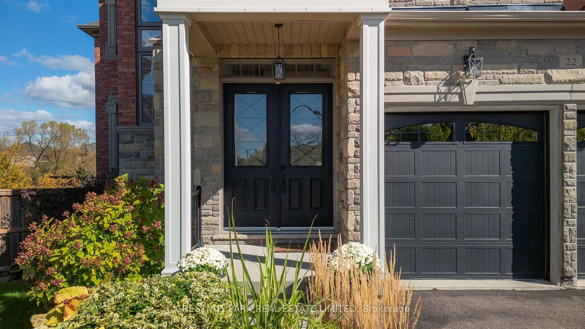 Photo 3 of 22 Alex Campbell Crescent, King, King City — HOMEH