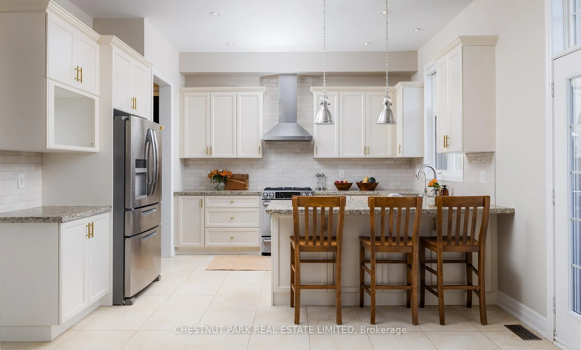 Photo 10 of 22 Alex Campbell Crescent, King, King City — HOMEH