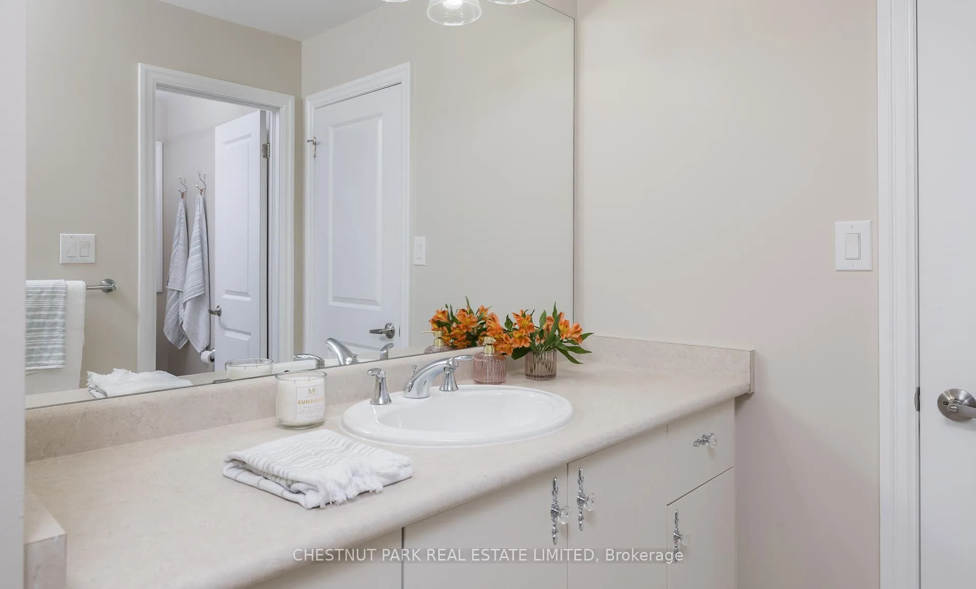 Photo 18 of 22 Alex Campbell Crescent, King, King City — HOMEH