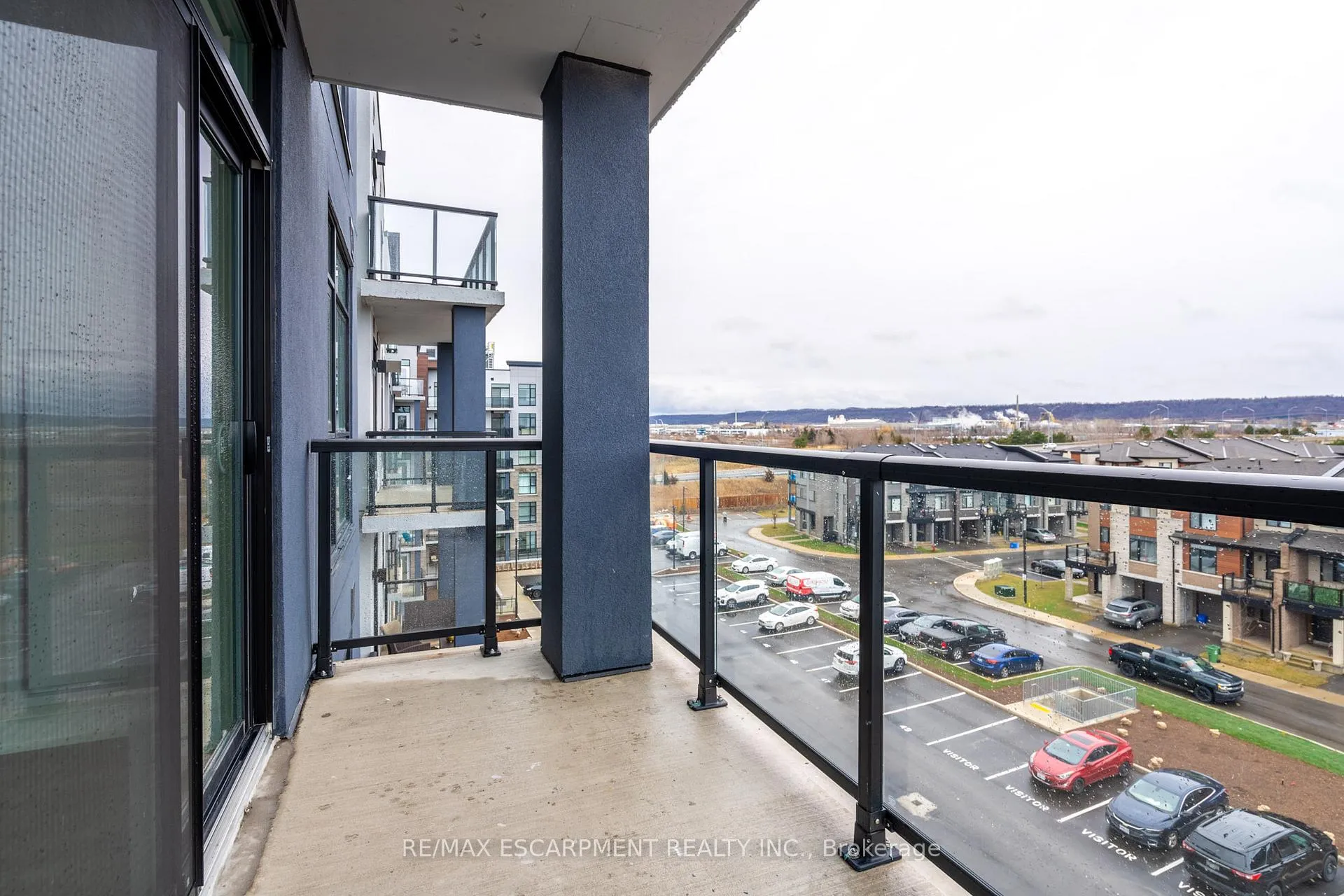 Photo 4 of Unit 508, 600 North Service Road, Hamilton, Stoney Creek — HOMEH
