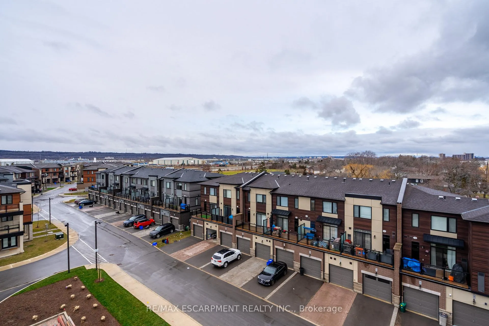 Photo 5 of Unit 508, 600 North Service Road, Hamilton, Stoney Creek — HOMEH