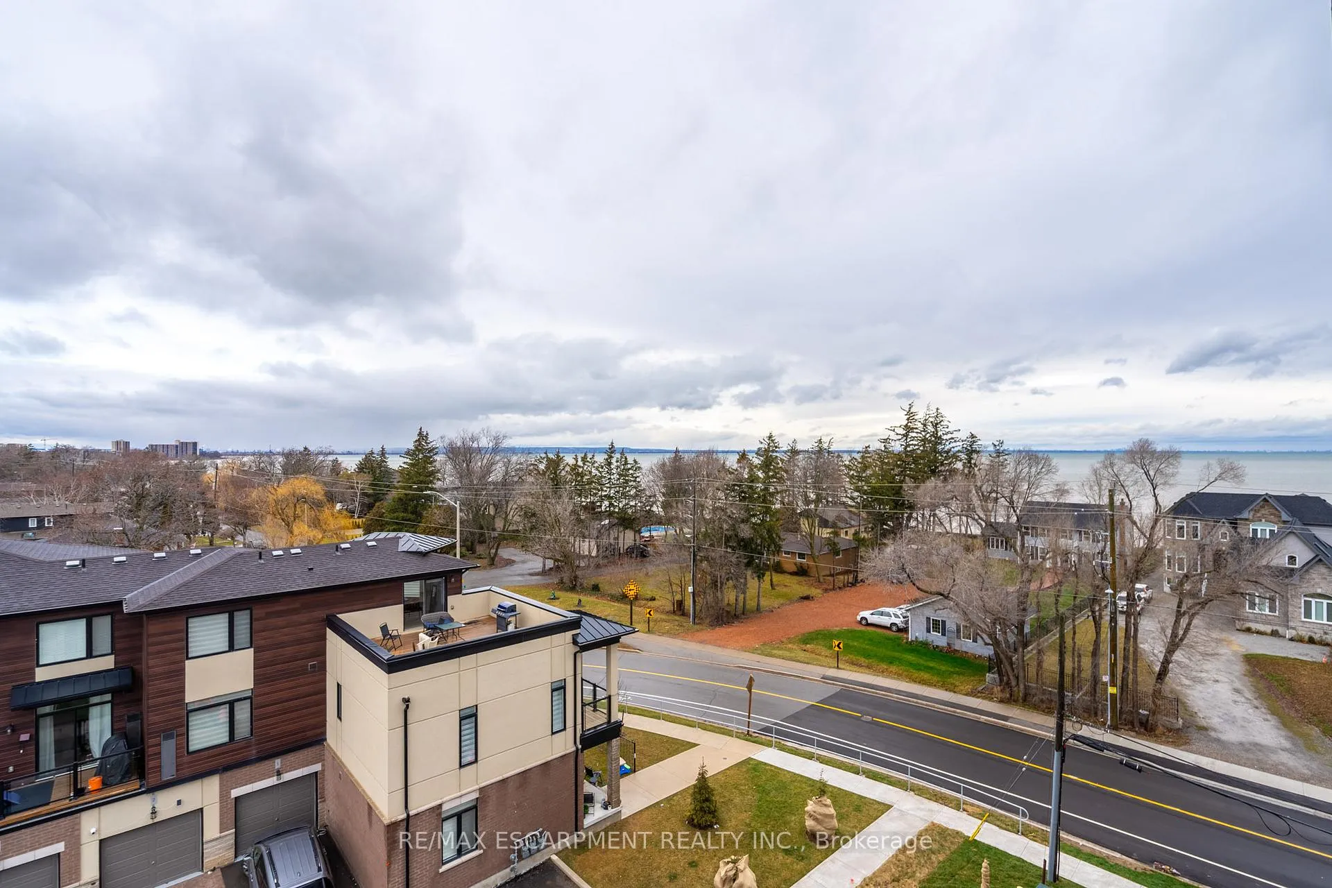 Photo 6 of Unit 508, 600 North Service Road, Hamilton, Stoney Creek — HOMEH
