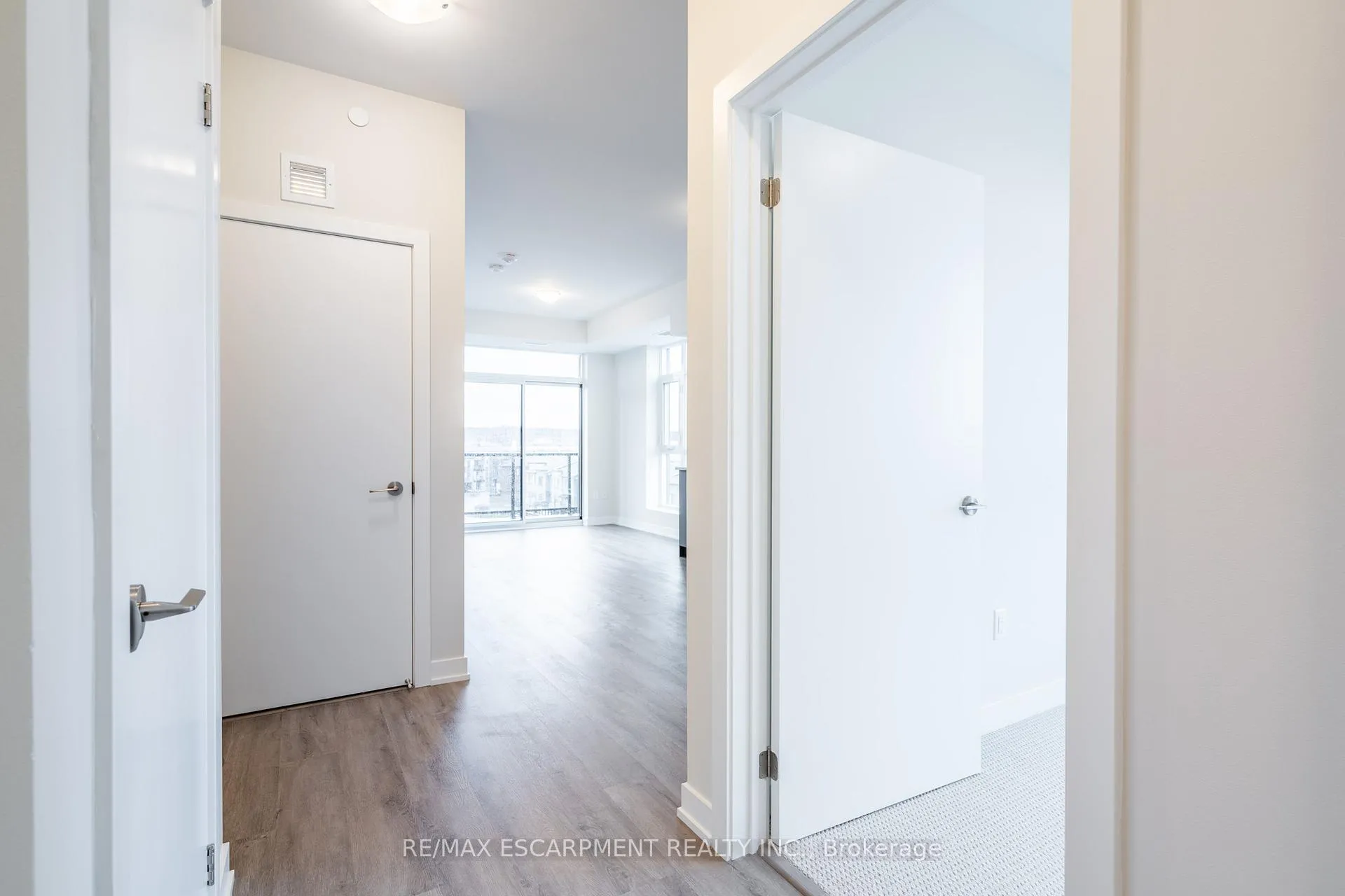 Photo 9 of Unit 508, 600 North Service Road, Hamilton, Stoney Creek — HOMEH