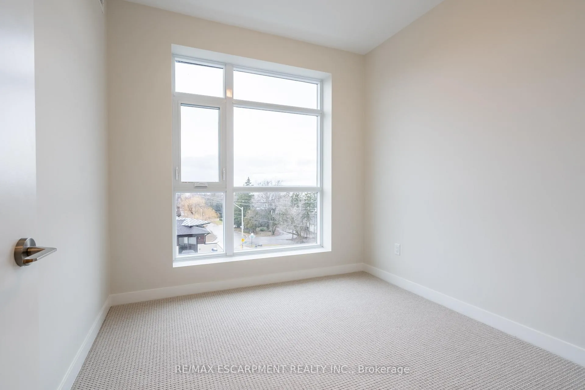 Photo 10 of Unit 508, 600 North Service Road, Hamilton, Stoney Creek — HOMEH