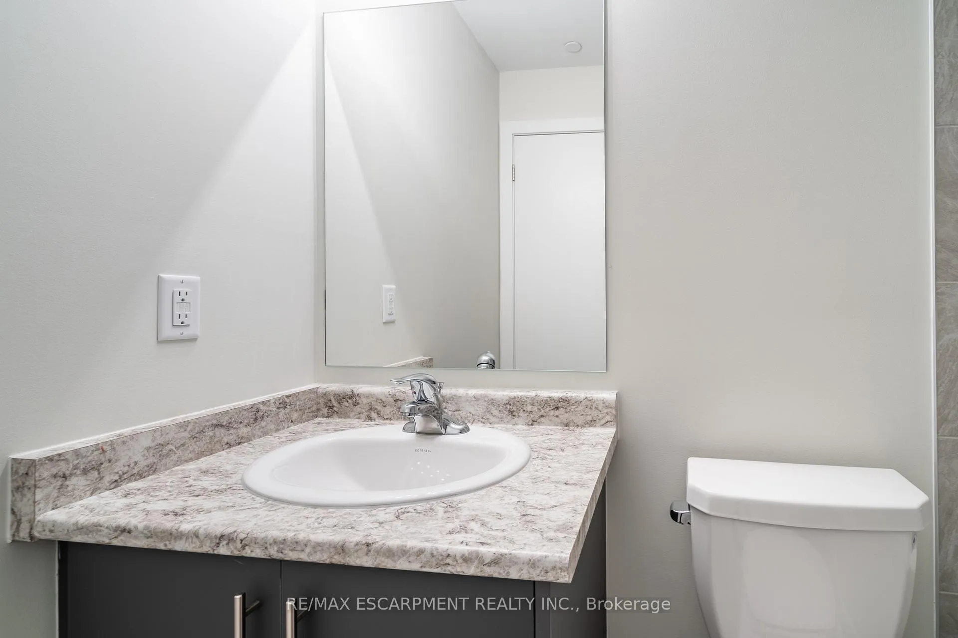 Photo 12 of Unit 508, 600 North Service Road, Hamilton, Stoney Creek — HOMEH