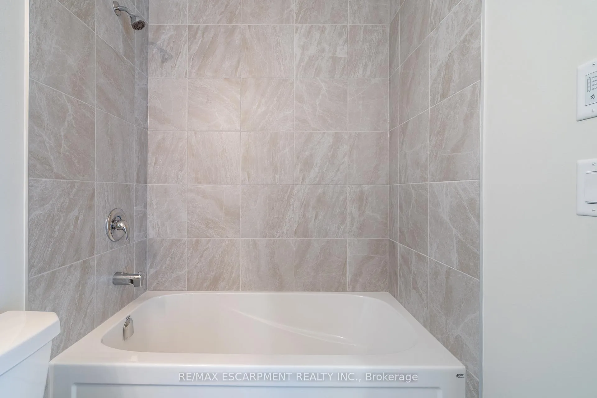 Photo 13 of Unit 508, 600 North Service Road, Hamilton, Stoney Creek — HOMEH