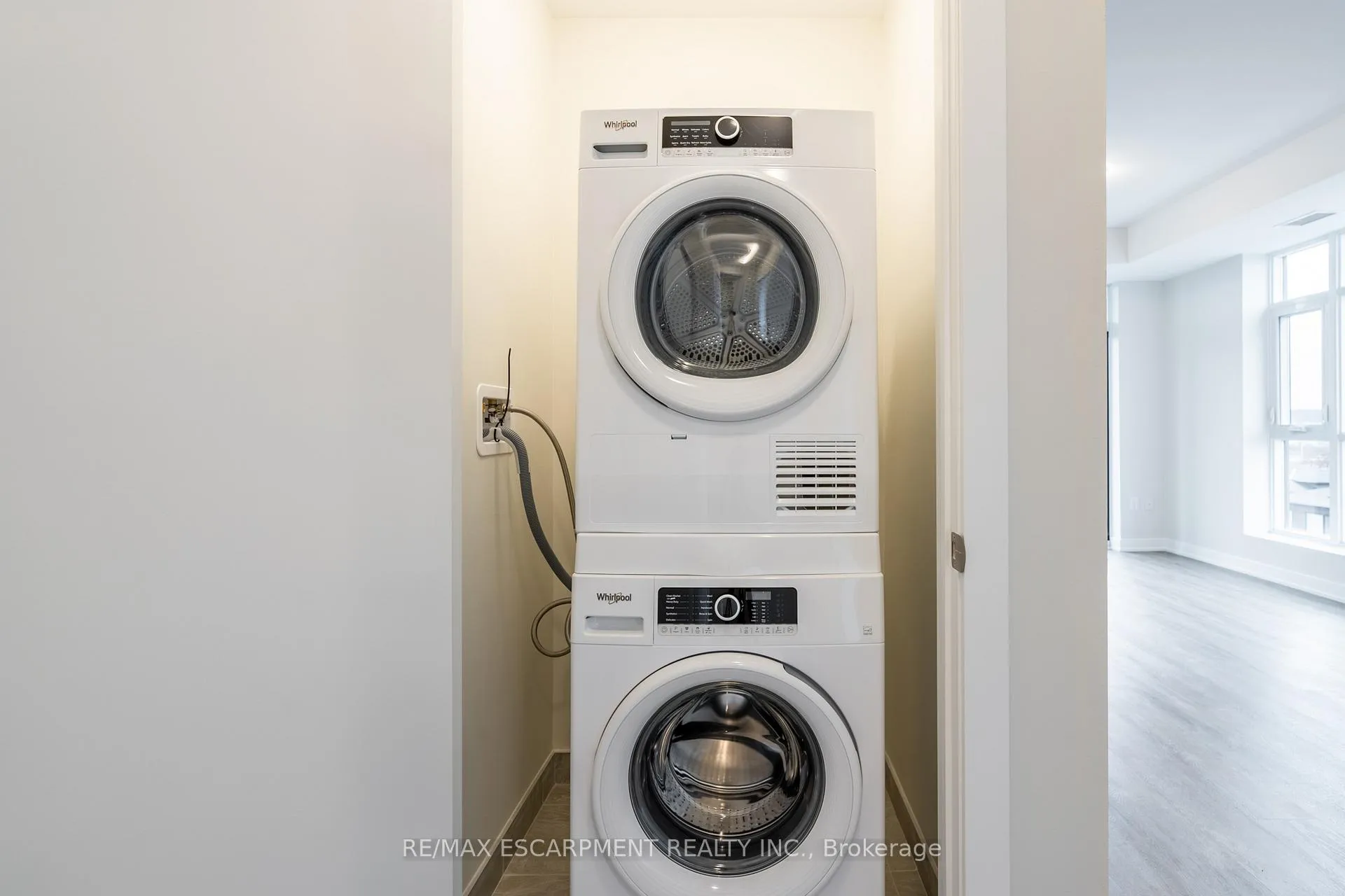 Photo 14 of Unit 508, 600 North Service Road, Hamilton, Stoney Creek — HOMEH