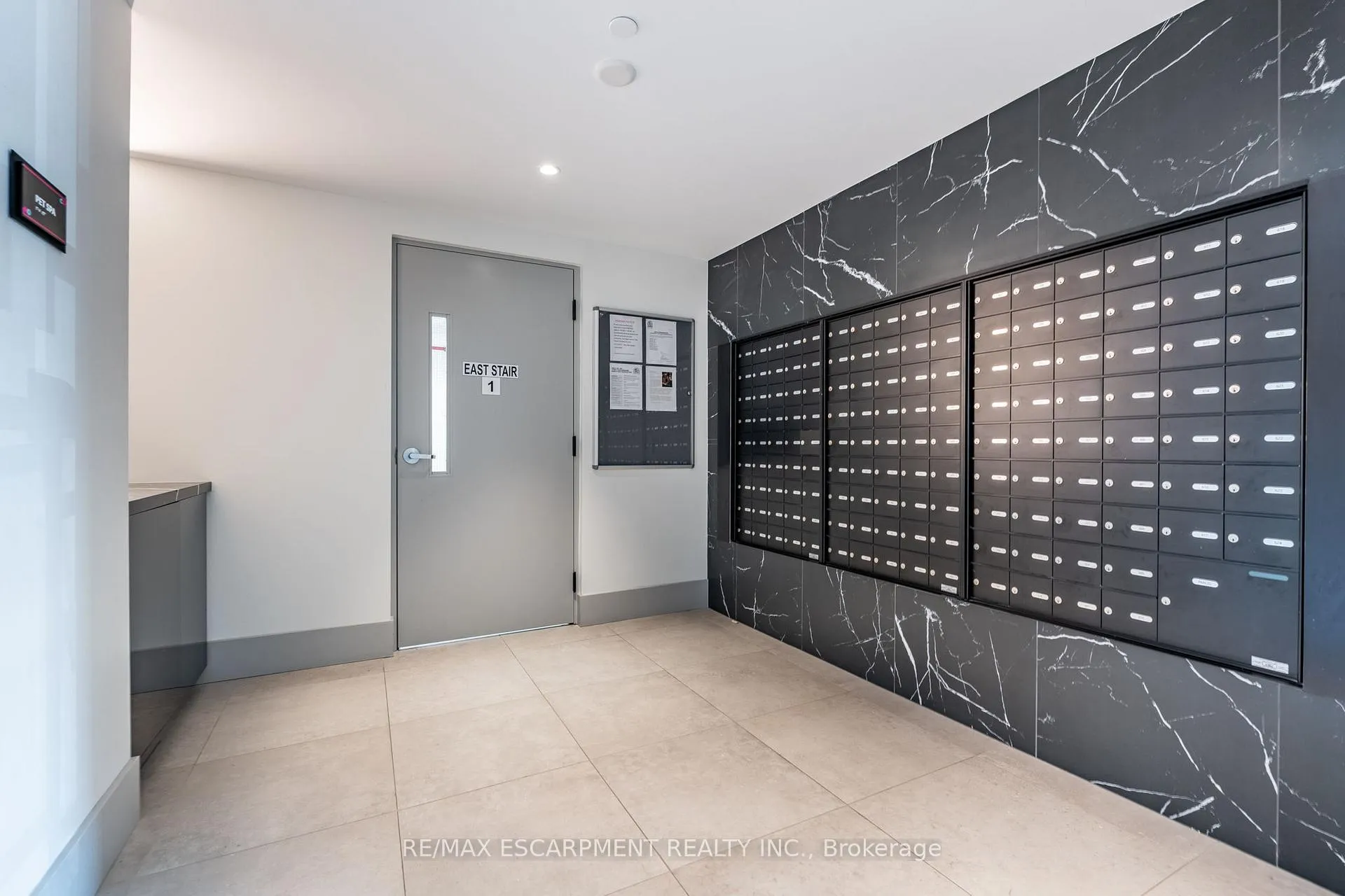 Photo 17 of Unit 508, 600 North Service Road, Hamilton, Stoney Creek — HOMEH