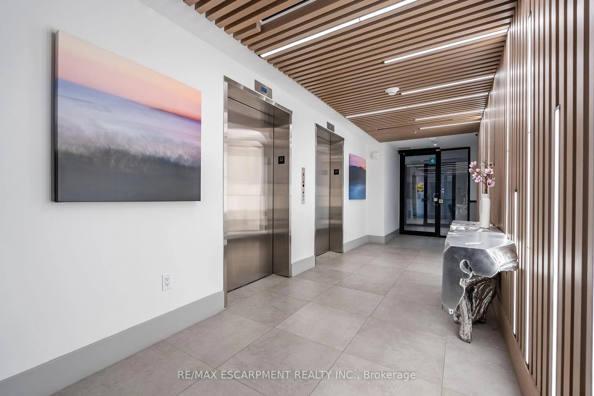 Photo 18 of Unit 508, 600 North Service Road, Hamilton, Stoney Creek — HOMEH