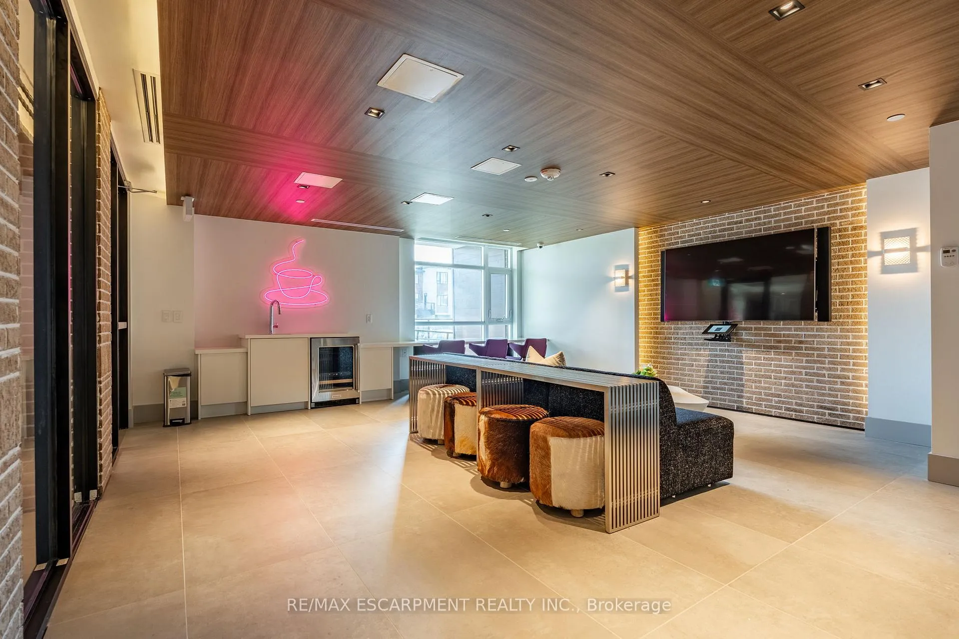 Photo 21 of Unit 508, 600 North Service Road, Hamilton, Stoney Creek — HOMEH