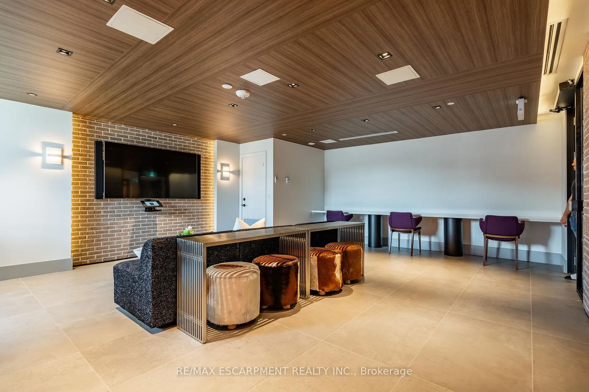 Photo 22 of Unit 508, 600 North Service Road, Hamilton, Stoney Creek — HOMEH