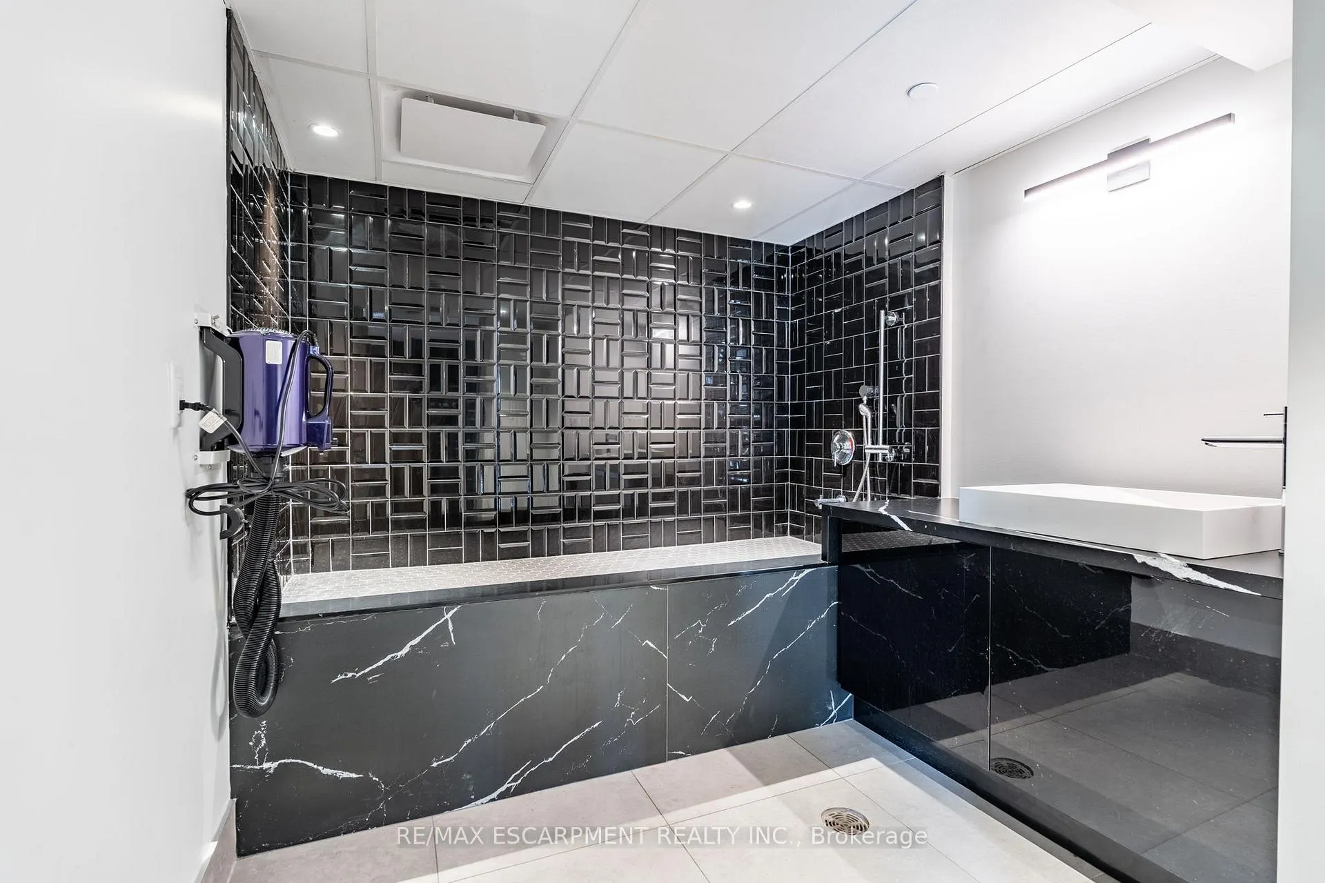 Photo 27 of Unit 508, 600 North Service Road, Hamilton, Stoney Creek — HOMEH