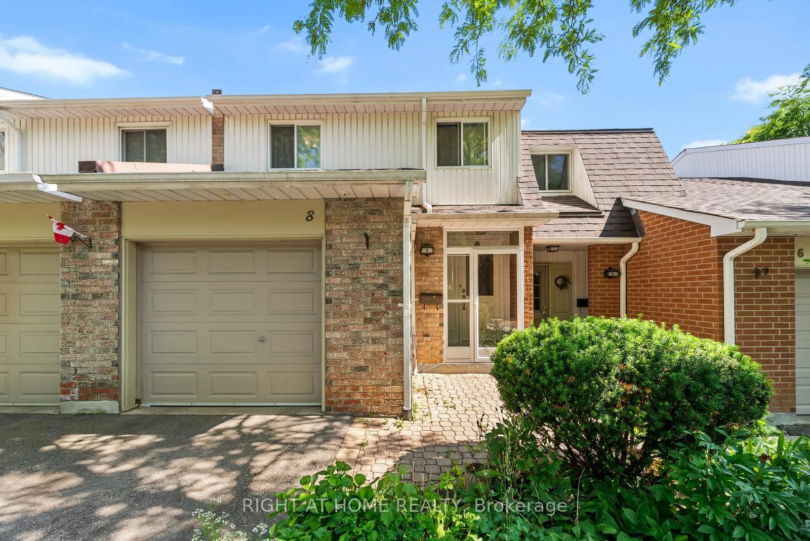 Photo 2 of 8 Kindale Way, Markham, Thornhill — HOMEH