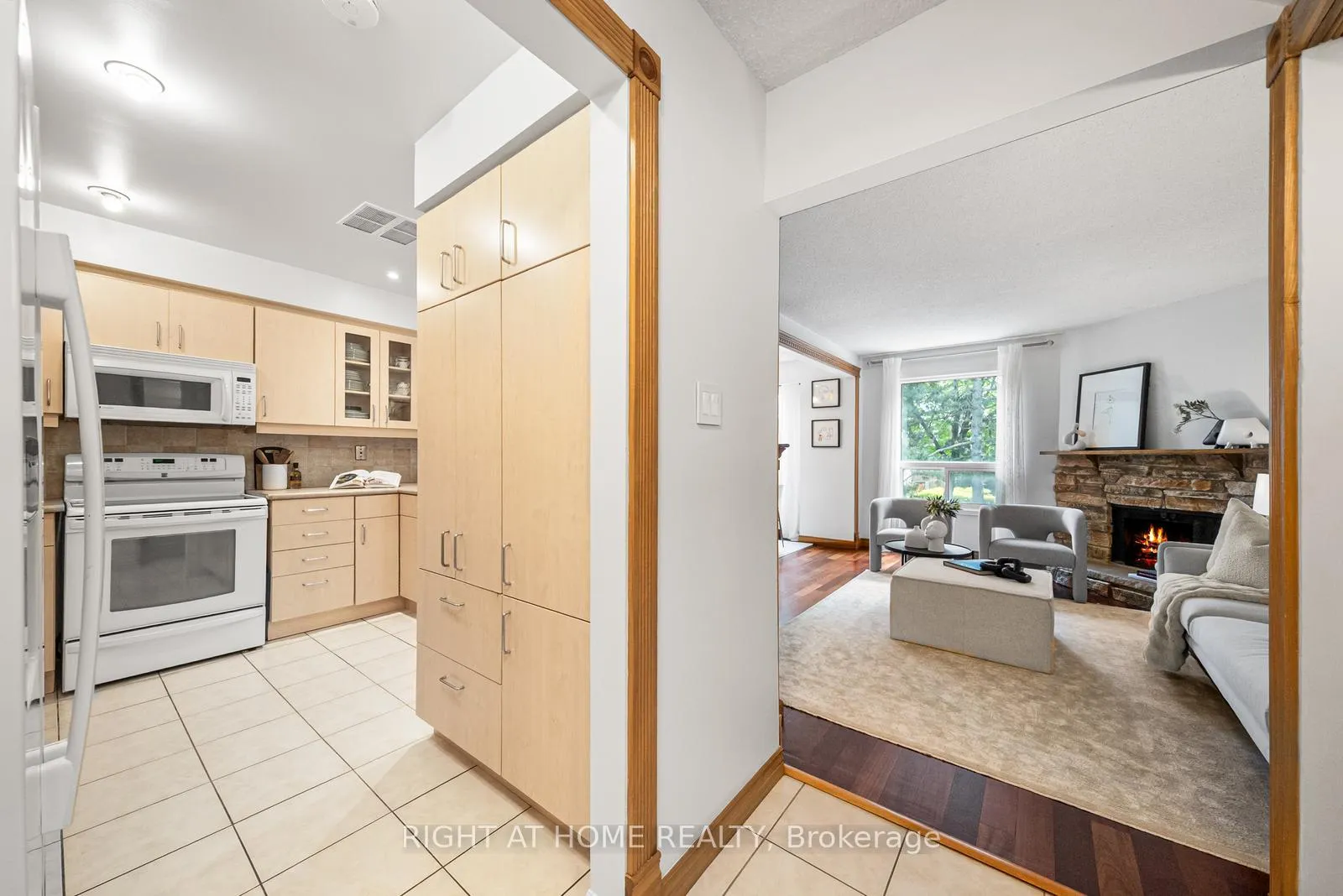 Photo 5 of 8 Kindale Way, Markham, Thornhill — HOMEH