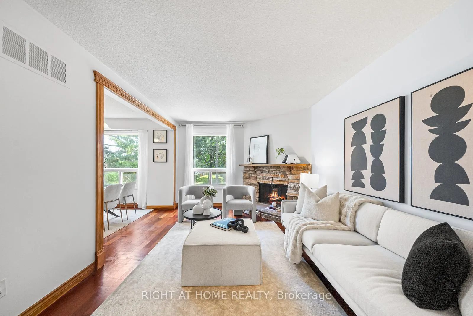 Photo 6 of 8 Kindale Way, Markham, Thornhill — HOMEH