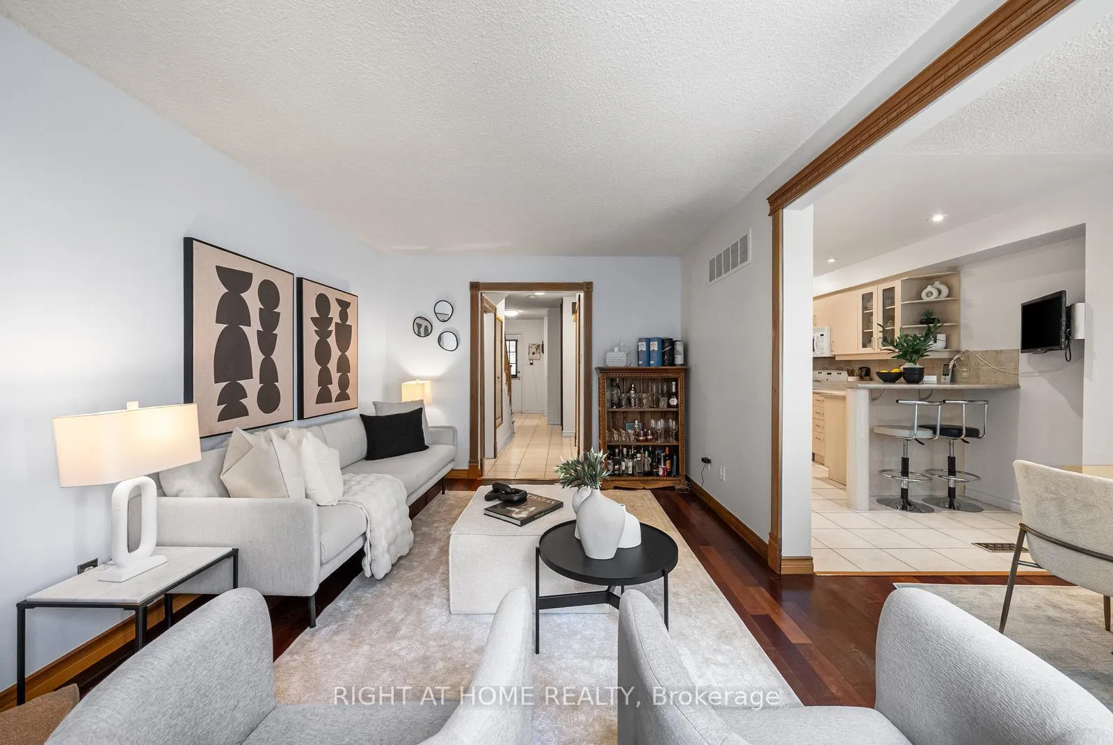 Photo 11 of 8 Kindale Way, Markham, Thornhill — HOMEH
