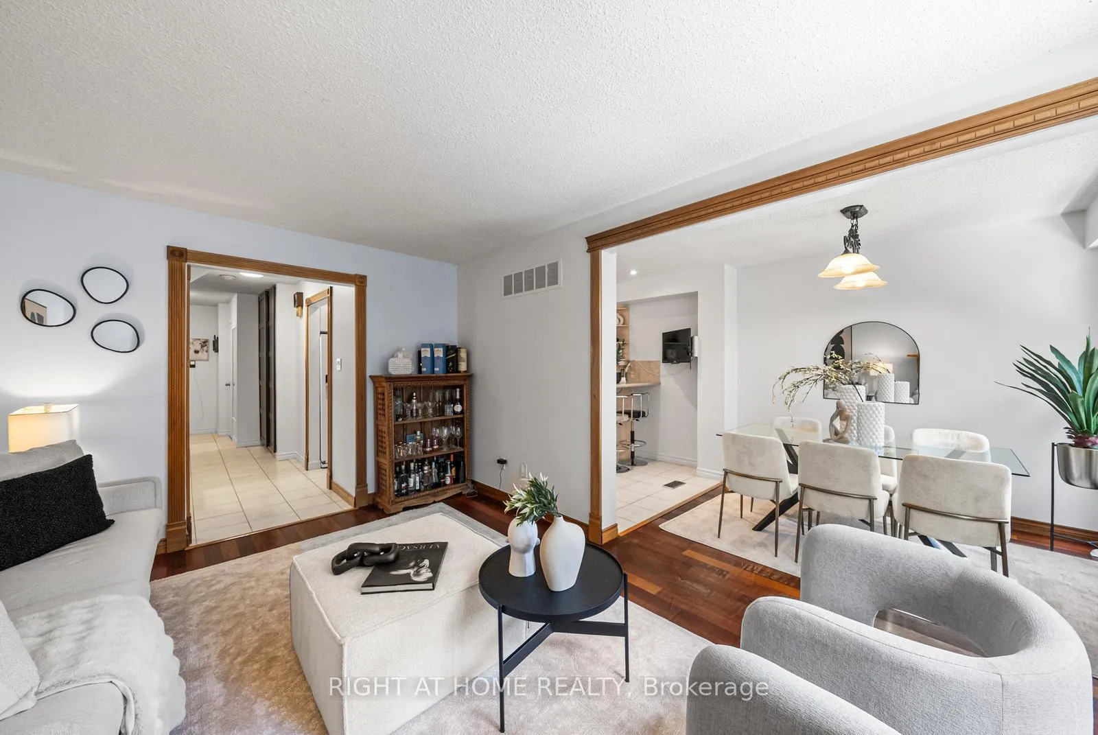 Photo 12 of 8 Kindale Way, Markham, Thornhill — HOMEH