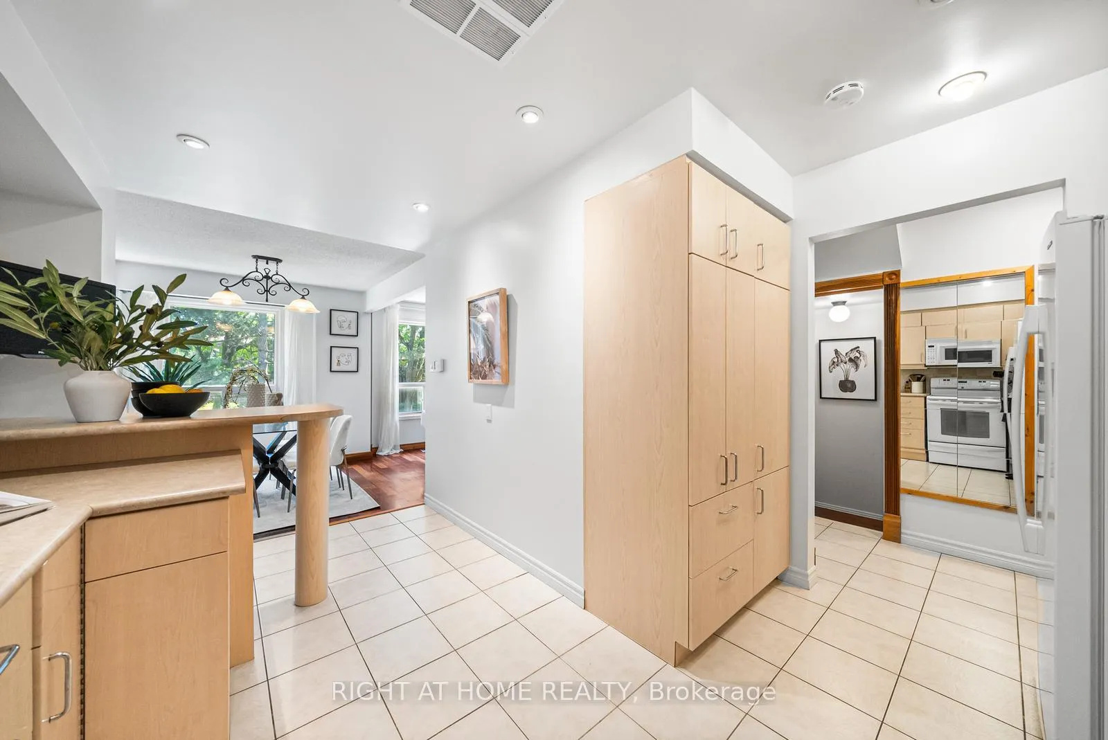 Photo 18 of 8 Kindale Way, Markham, Thornhill — HOMEH