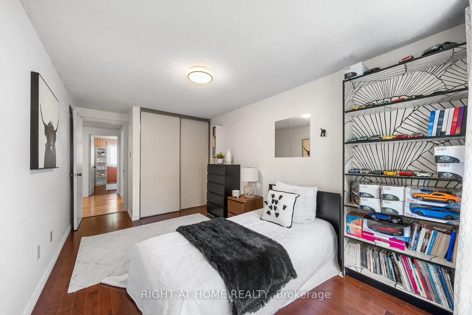 Photo 25 of 8 Kindale Way, Markham, Thornhill — HOMEH