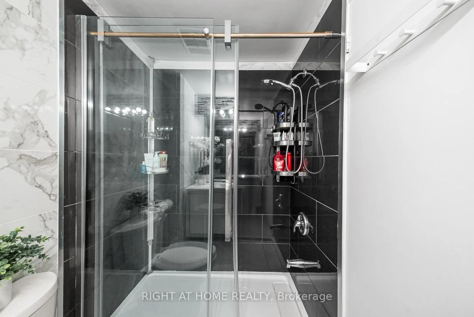 Photo 27 of 8 Kindale Way, Markham, Thornhill — HOMEH