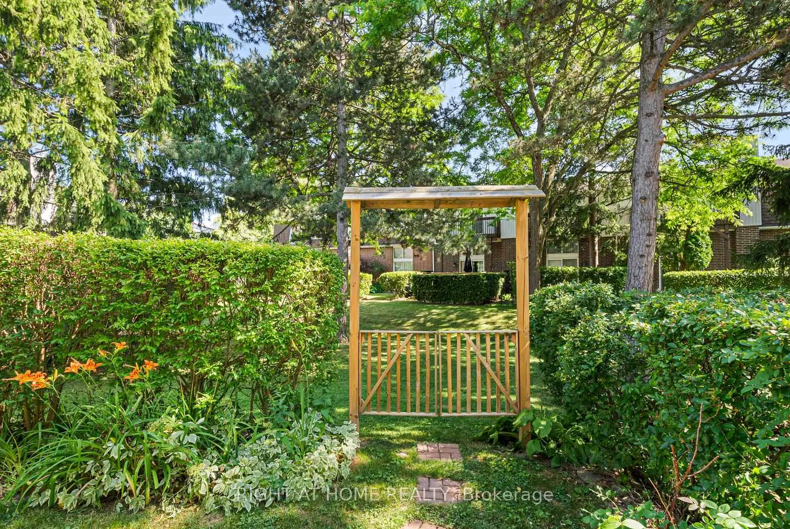 Photo 36 of 8 Kindale Way, Markham, Thornhill — HOMEH