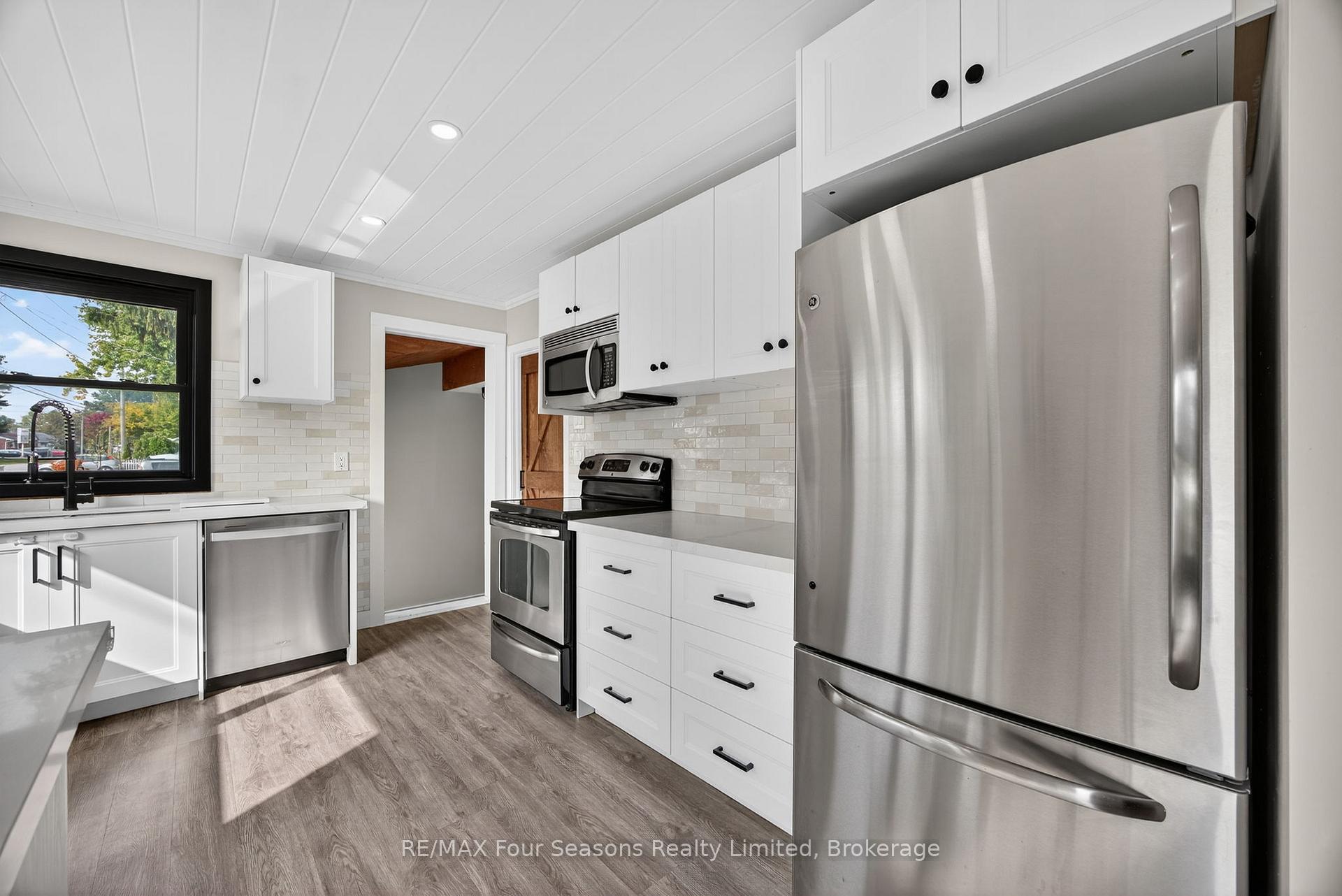 Photo 8 of 210 Brock Street, Clearview, Stayner — HOMEH