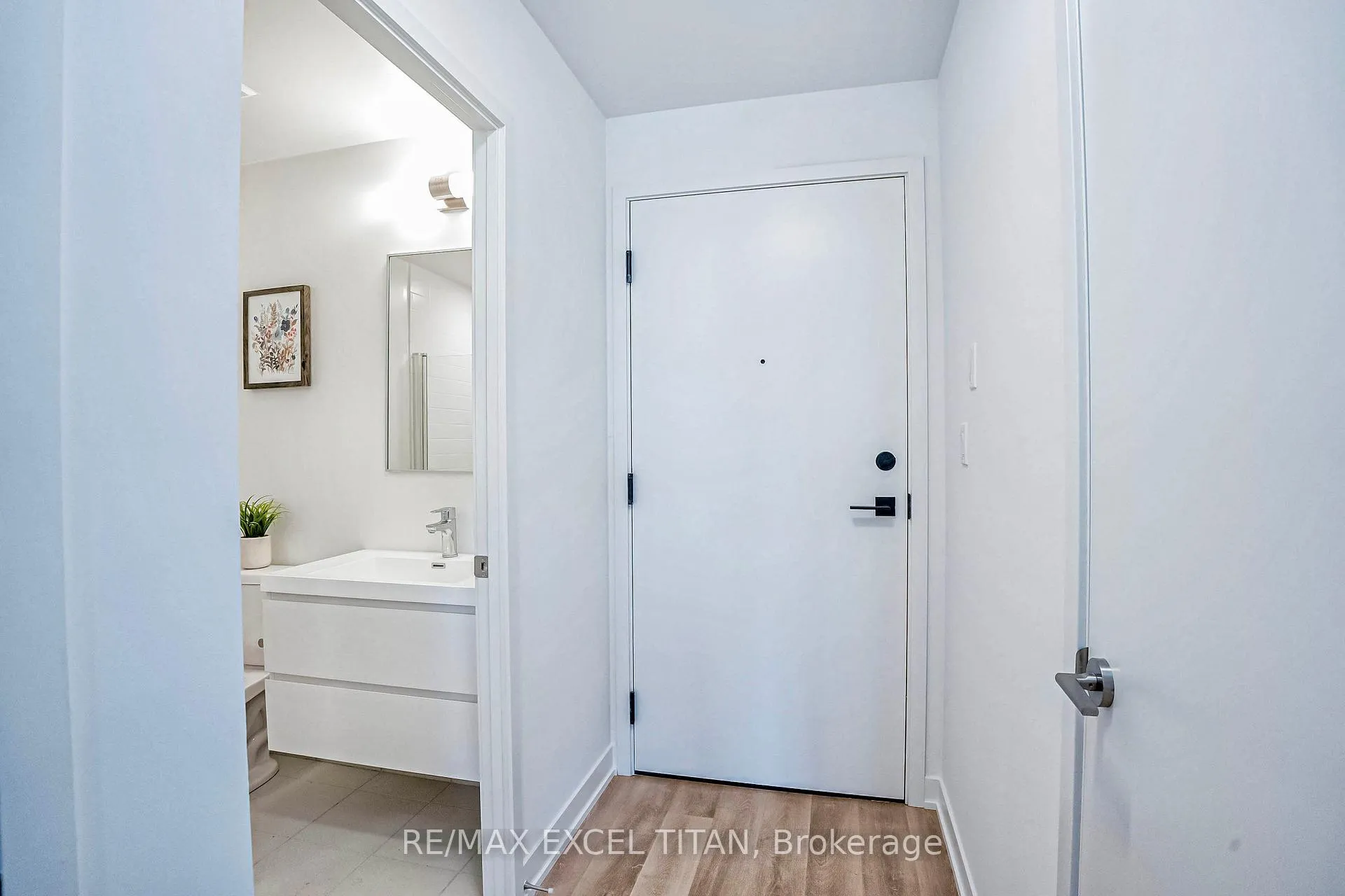 Photo 4 of Unit 411, 38 Simcoe Promenade, Markham, Unionville — HOMEH