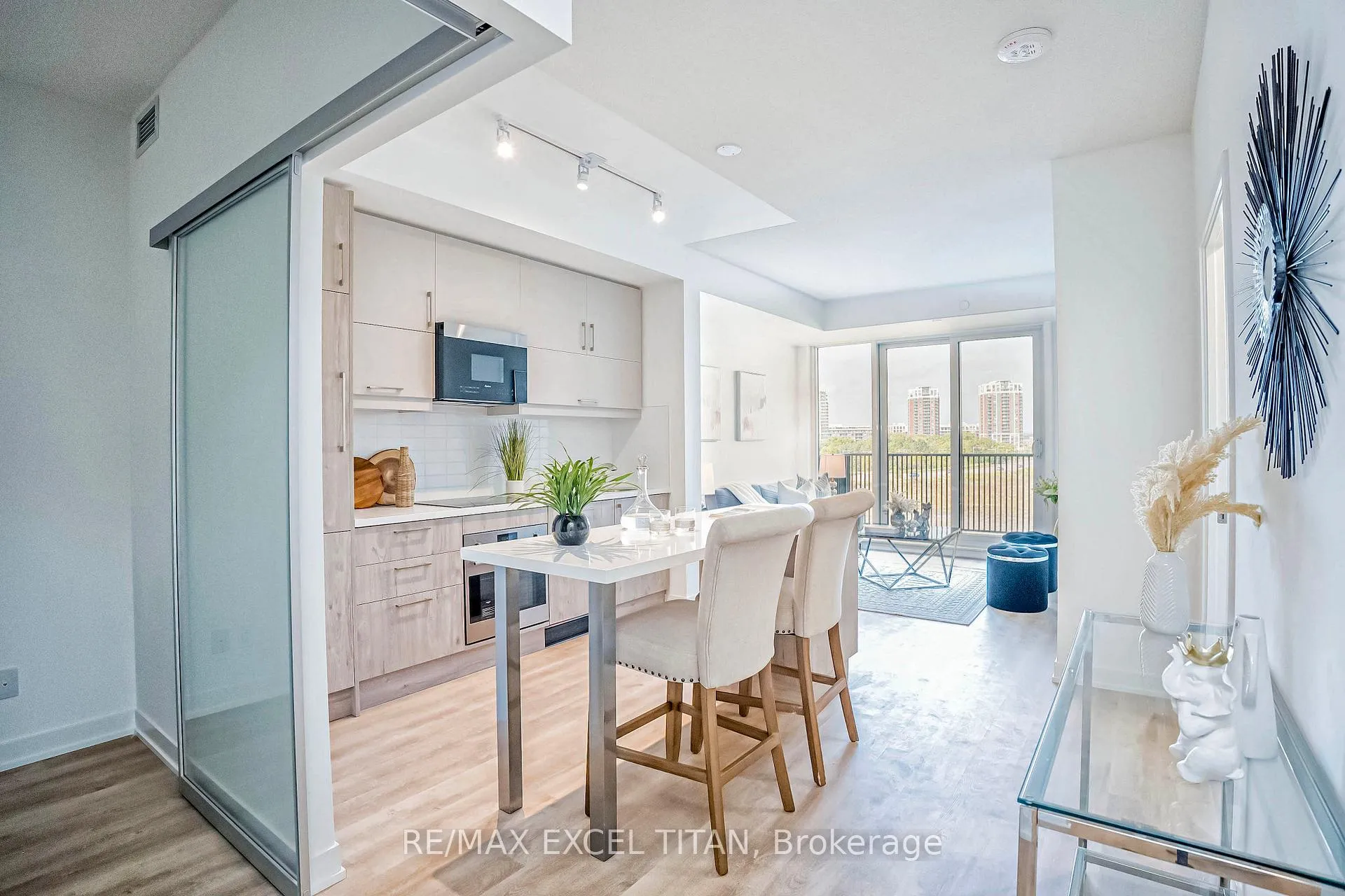 Photo 5 of Unit 411, 38 Simcoe Promenade, Markham, Unionville — HOMEH