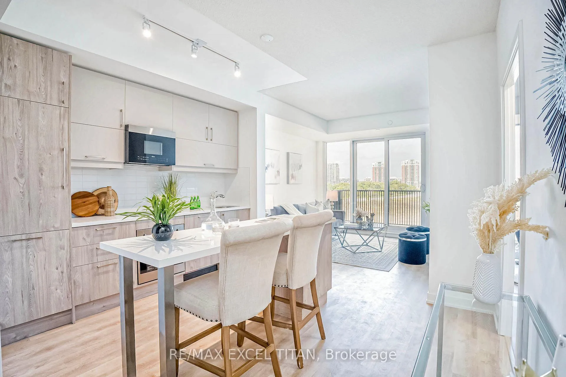 Photo 6 of Unit 411, 38 Simcoe Promenade, Markham, Unionville — HOMEH