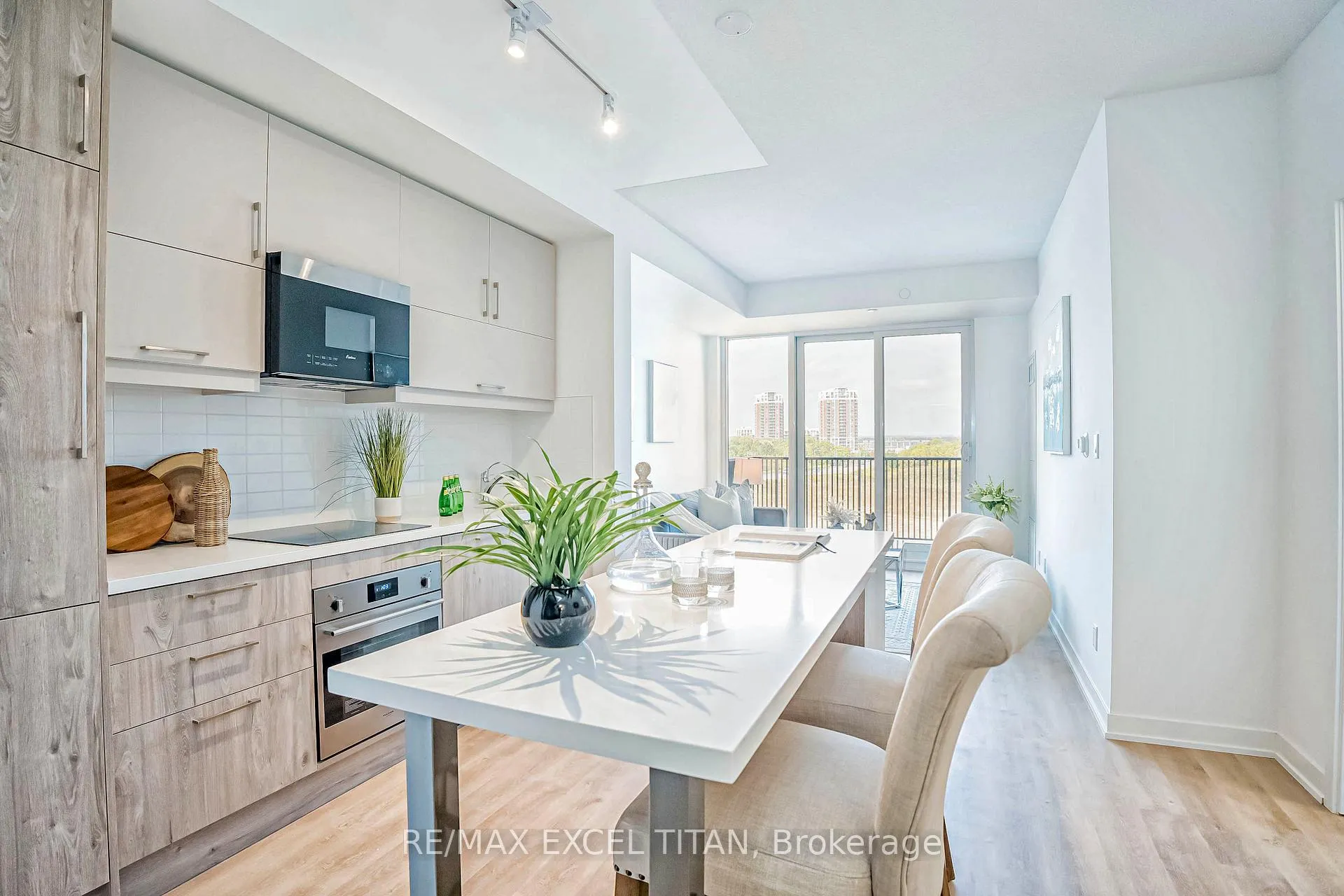 Photo 7 of Unit 411, 38 Simcoe Promenade, Markham, Unionville — HOMEH