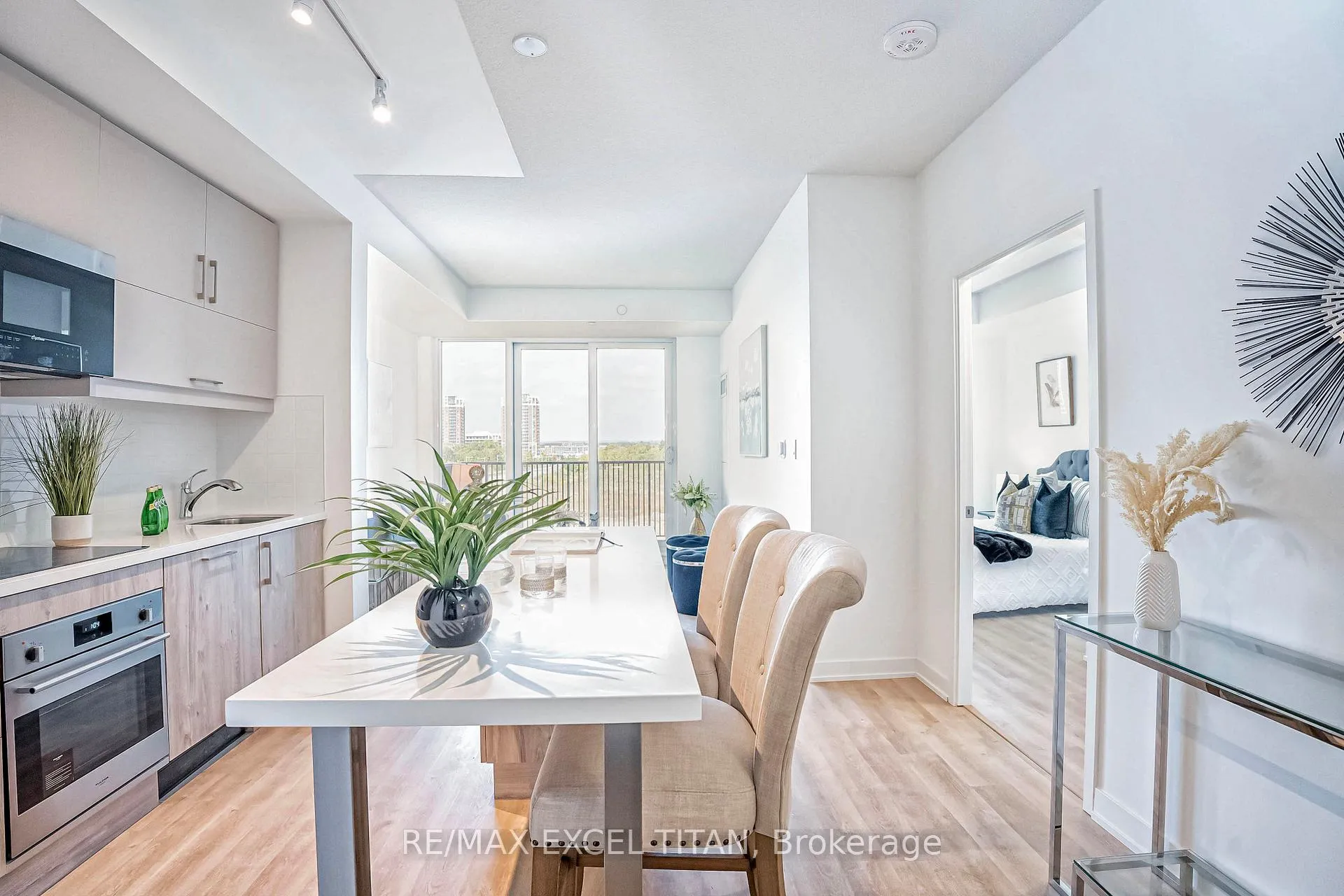 Photo 8 of Unit 411, 38 Simcoe Promenade, Markham, Unionville — HOMEH