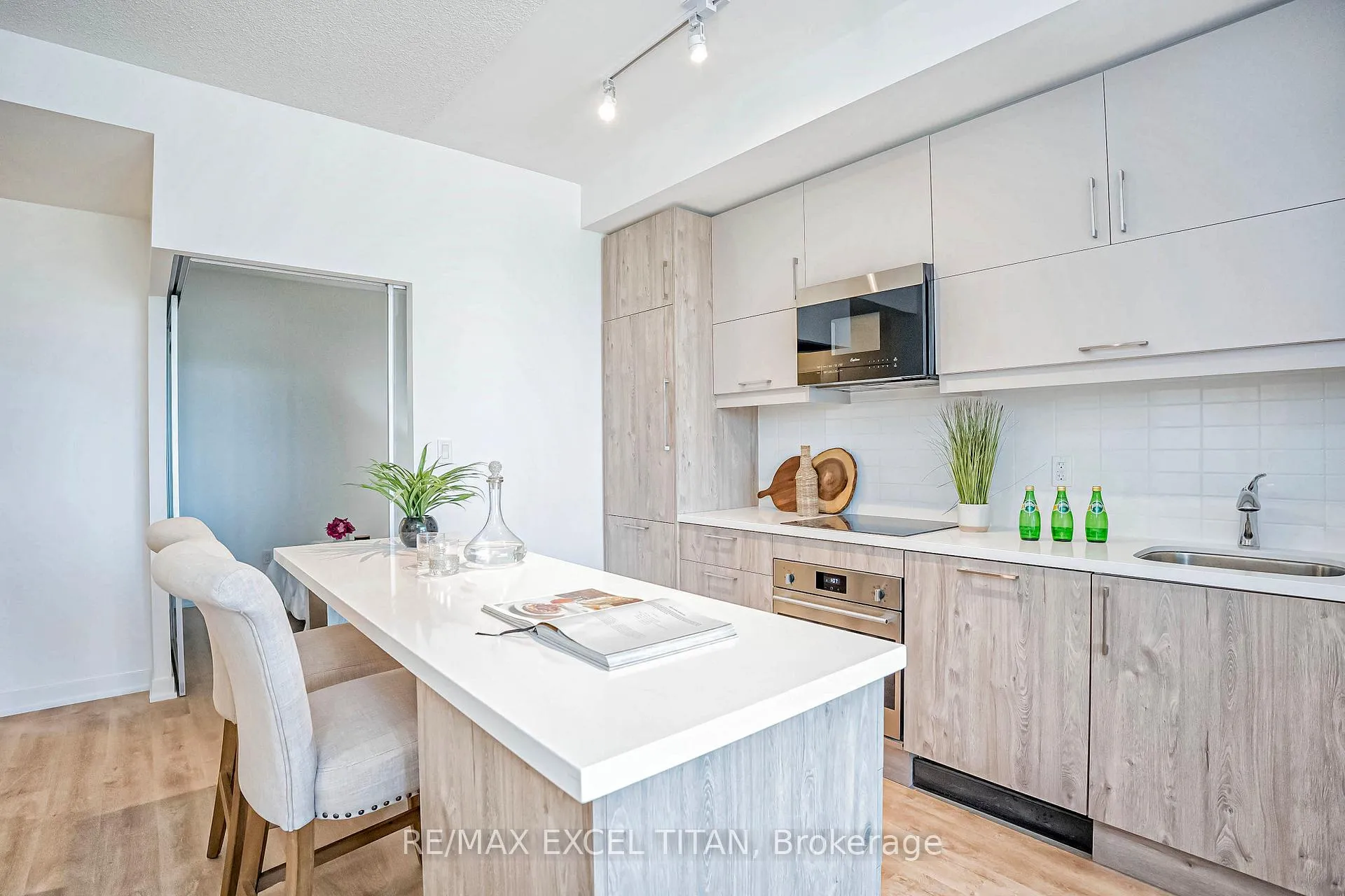 Photo 16 of Unit 411, 38 Simcoe Promenade, Markham, Unionville — HOMEH
