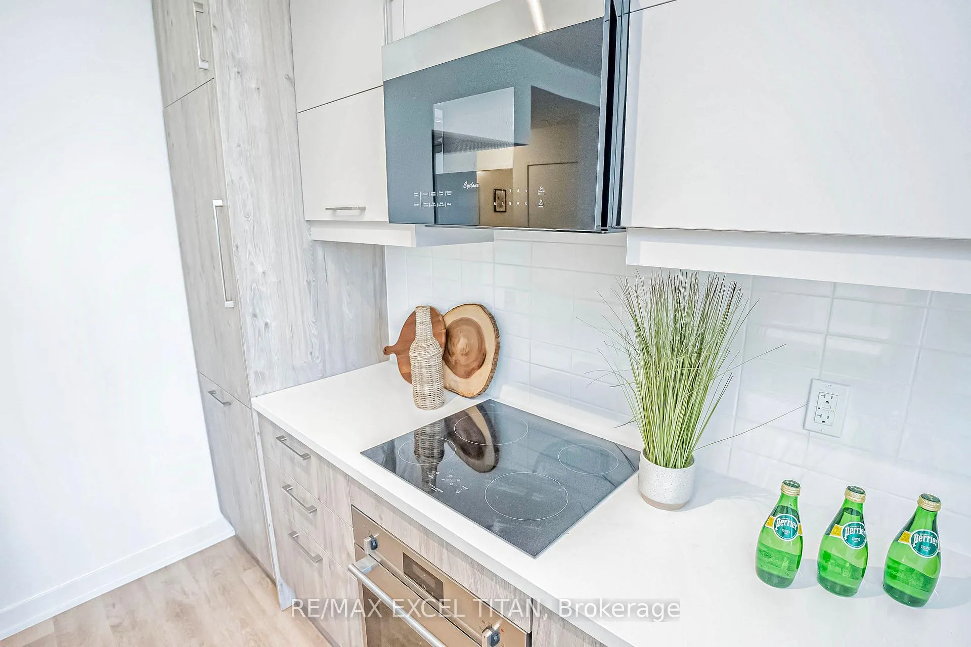 Photo 21 of Unit 411, 38 Simcoe Promenade, Markham, Unionville — HOMEH