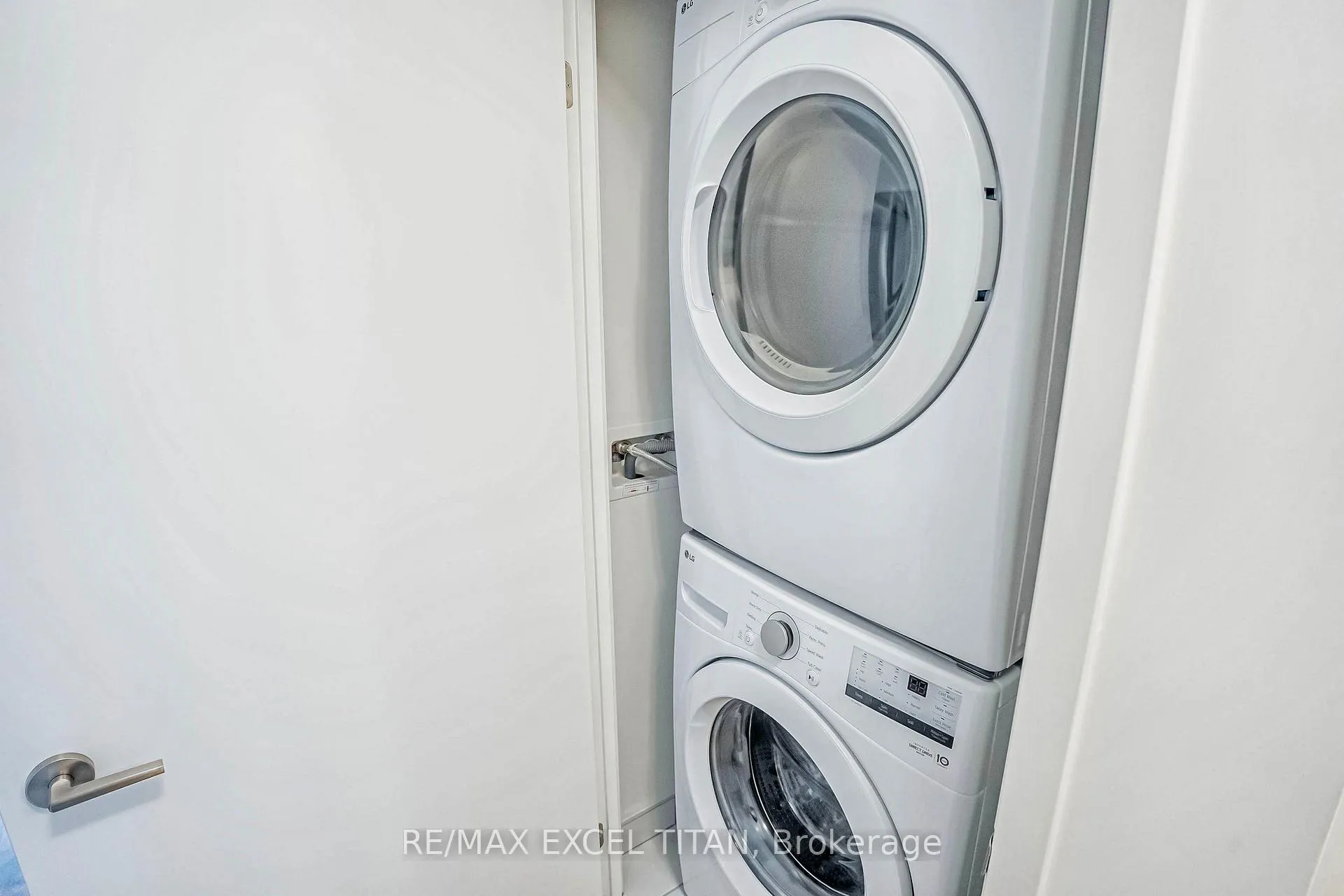Photo 33 of Unit 411, 38 Simcoe Promenade, Markham, Unionville — HOMEH
